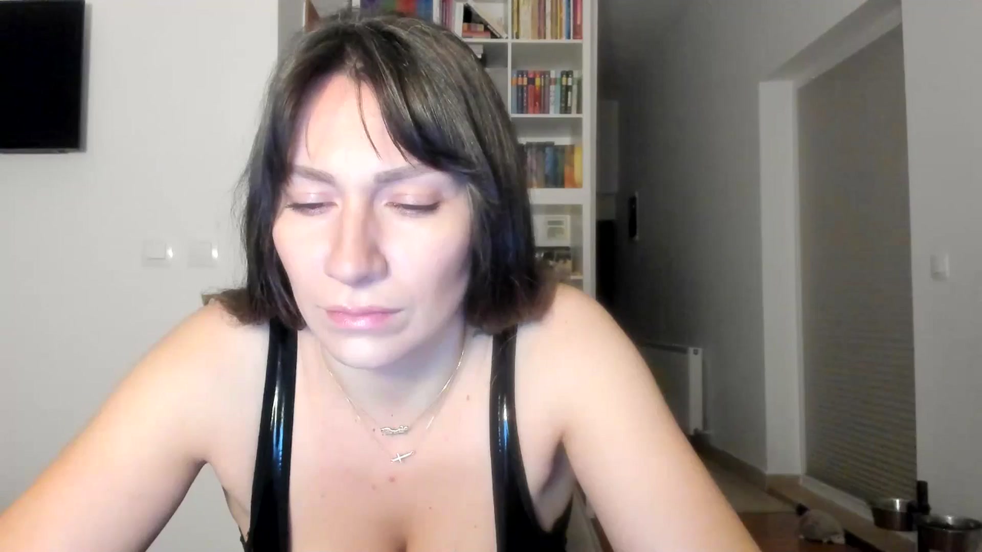 Gallery image thumbnail from ItsEvie's myfreecams stream on, 10/14/2025, 24:01 image 1 of 20