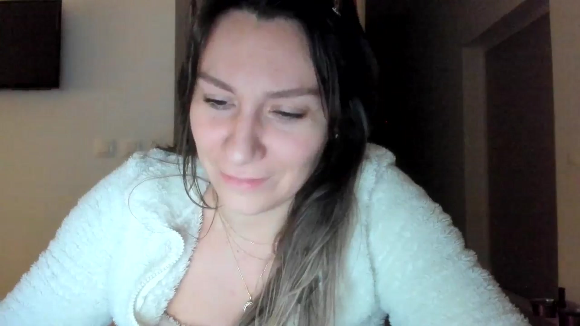 Gallery image thumbnail from ItsEvie's myfreecams stream on, 10/17/2025, 24:23 image 12 of 20