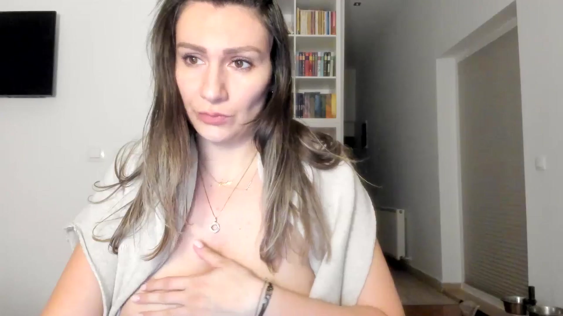 Gallery image thumbnail from ItsEvie's myfreecams stream on, 10/18/2025, 24:01 image 2 of 20