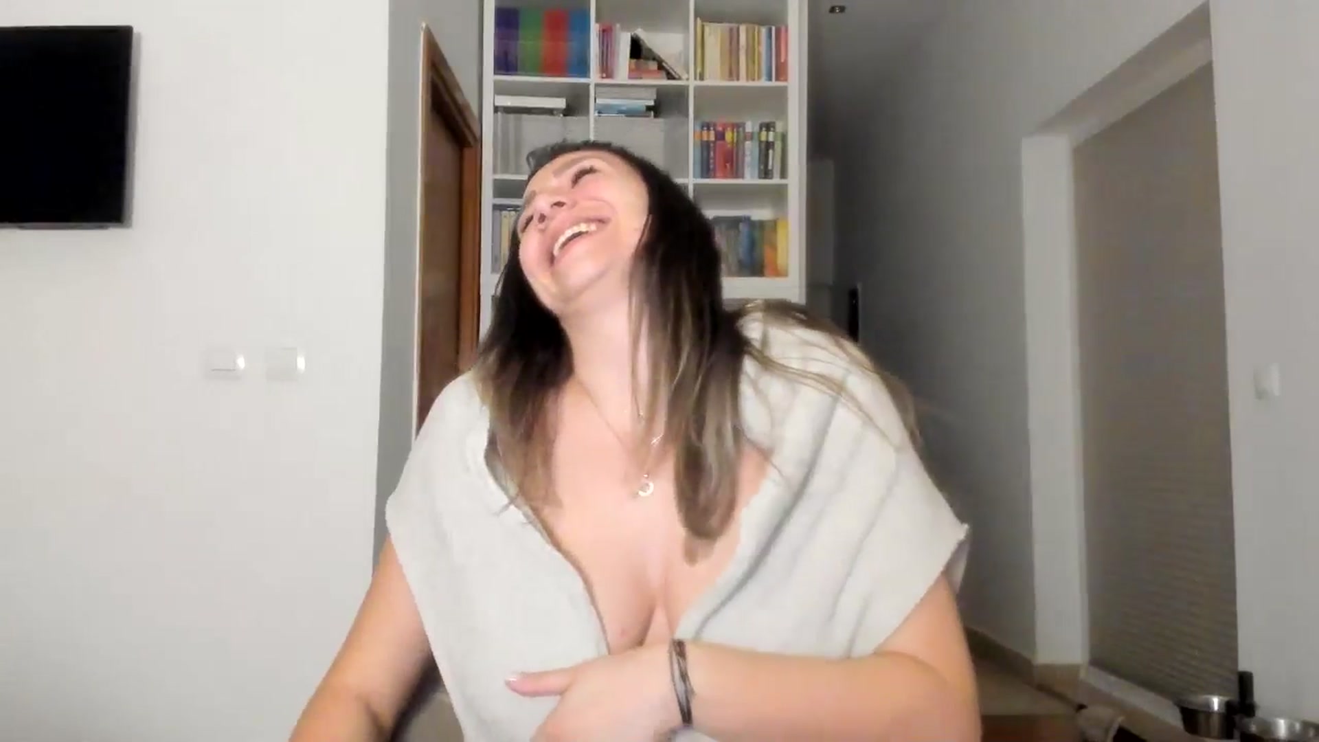 Gallery image thumbnail from ItsEvie's myfreecams stream on, 10/18/2025, 24:01 image 8 of 20