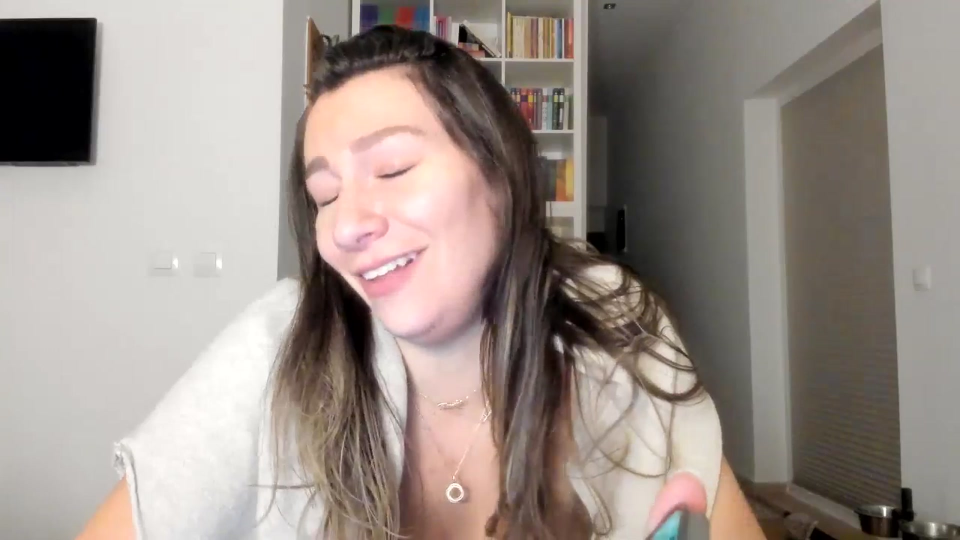 Gallery image thumbnail from ItsEvie's myfreecams stream on, 10/18/2025, 24:01 image 5 of 20