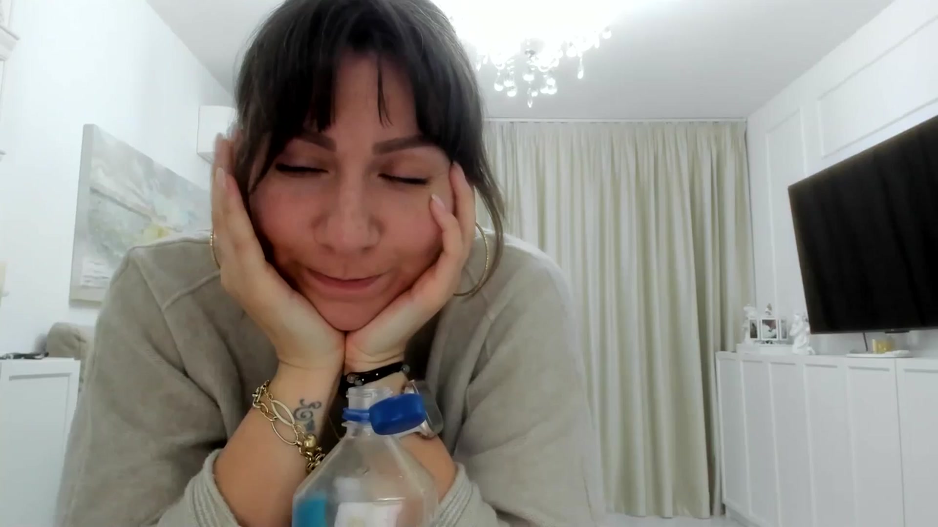 Gallery image thumbnail from ItsEvie's myfreecams stream on, 10/30/2025, 24:03 image 17 of 20
