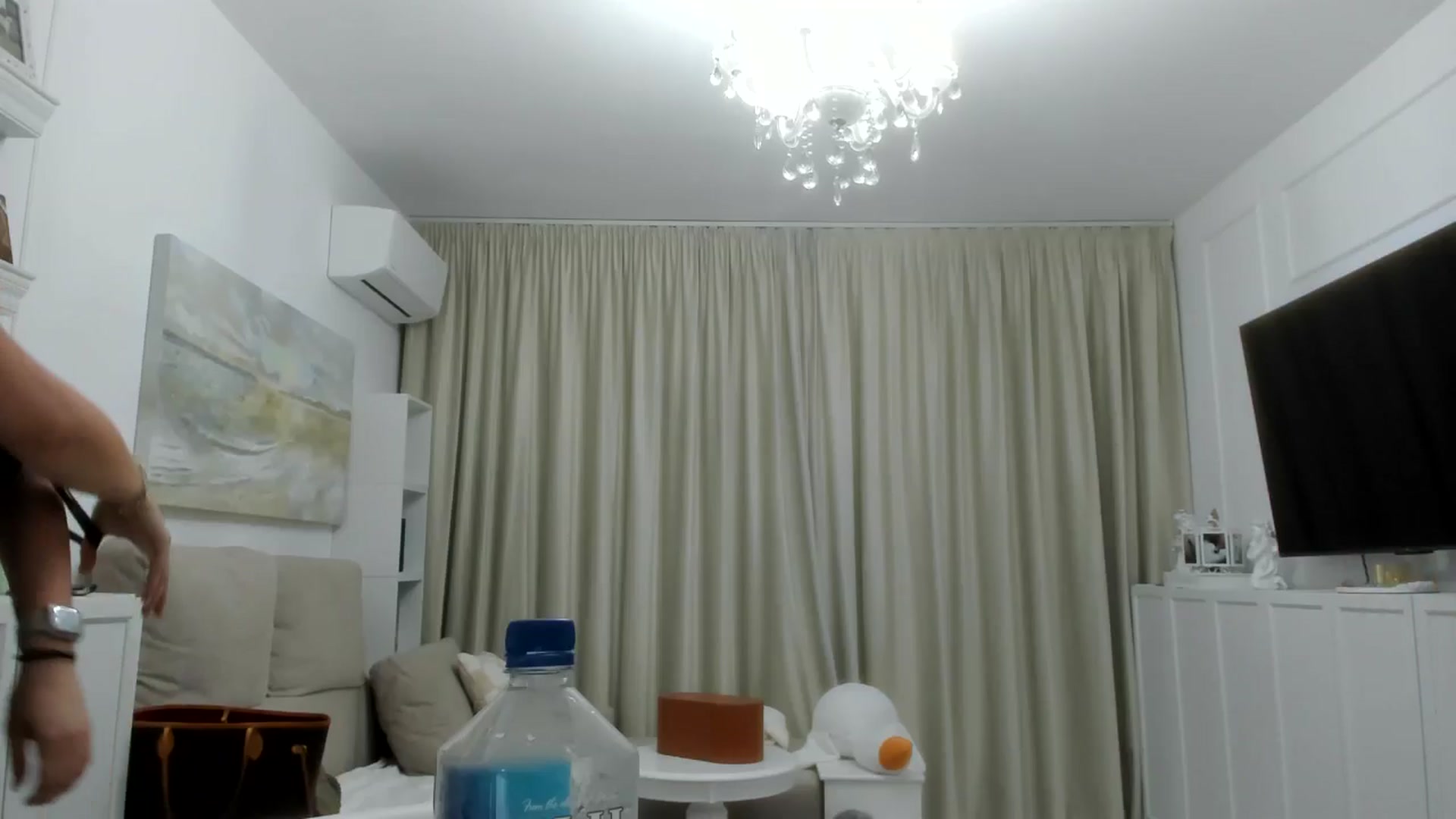 Gallery image thumbnail from ItsEvie's myfreecams stream on, 10/30/2025, 24:03 image 11 of 20