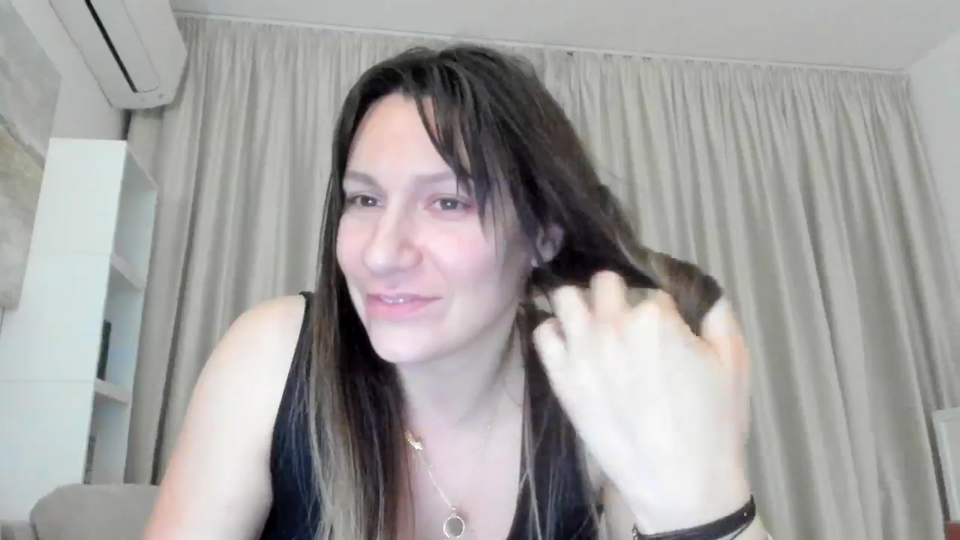 Gallery image thumbnail from ItsEvie's myfreecams stream on, 11/06/2025, 01:38 image 15 of 20