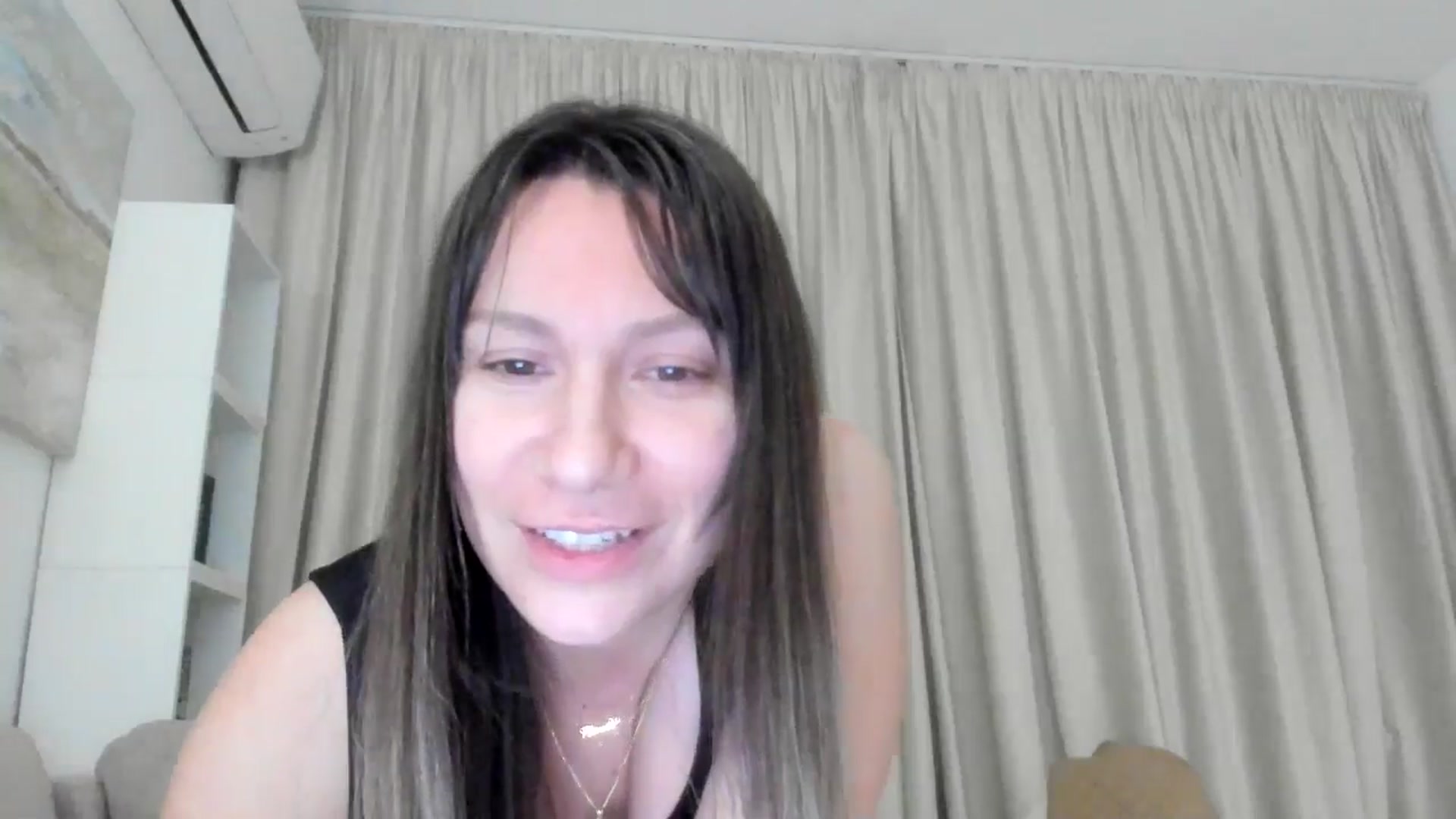 Gallery image thumbnail from ItsEvie's myfreecams stream on, 11/06/2025, 01:38 image 16 of 20