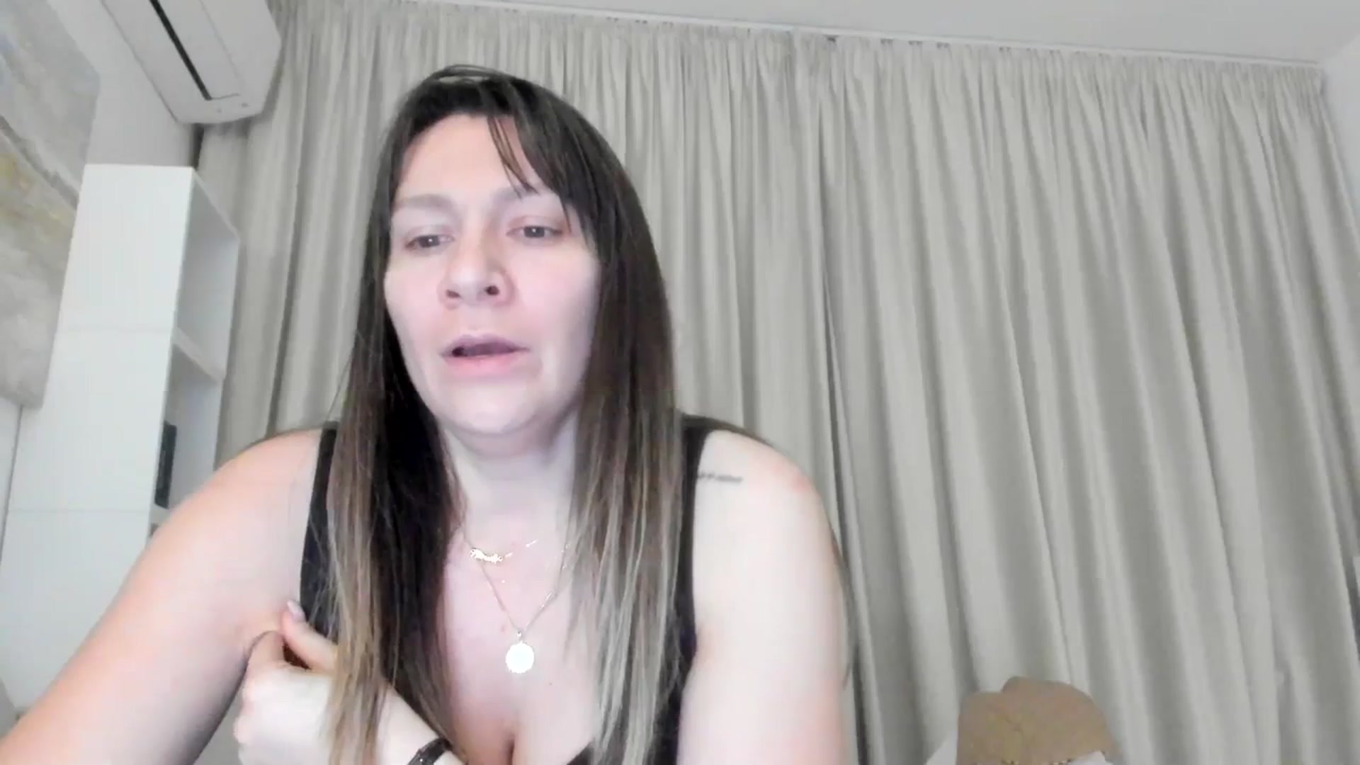 Gallery image thumbnail from ItsEvie's myfreecams stream on, 11/06/2025, 01:38 image 14 of 20