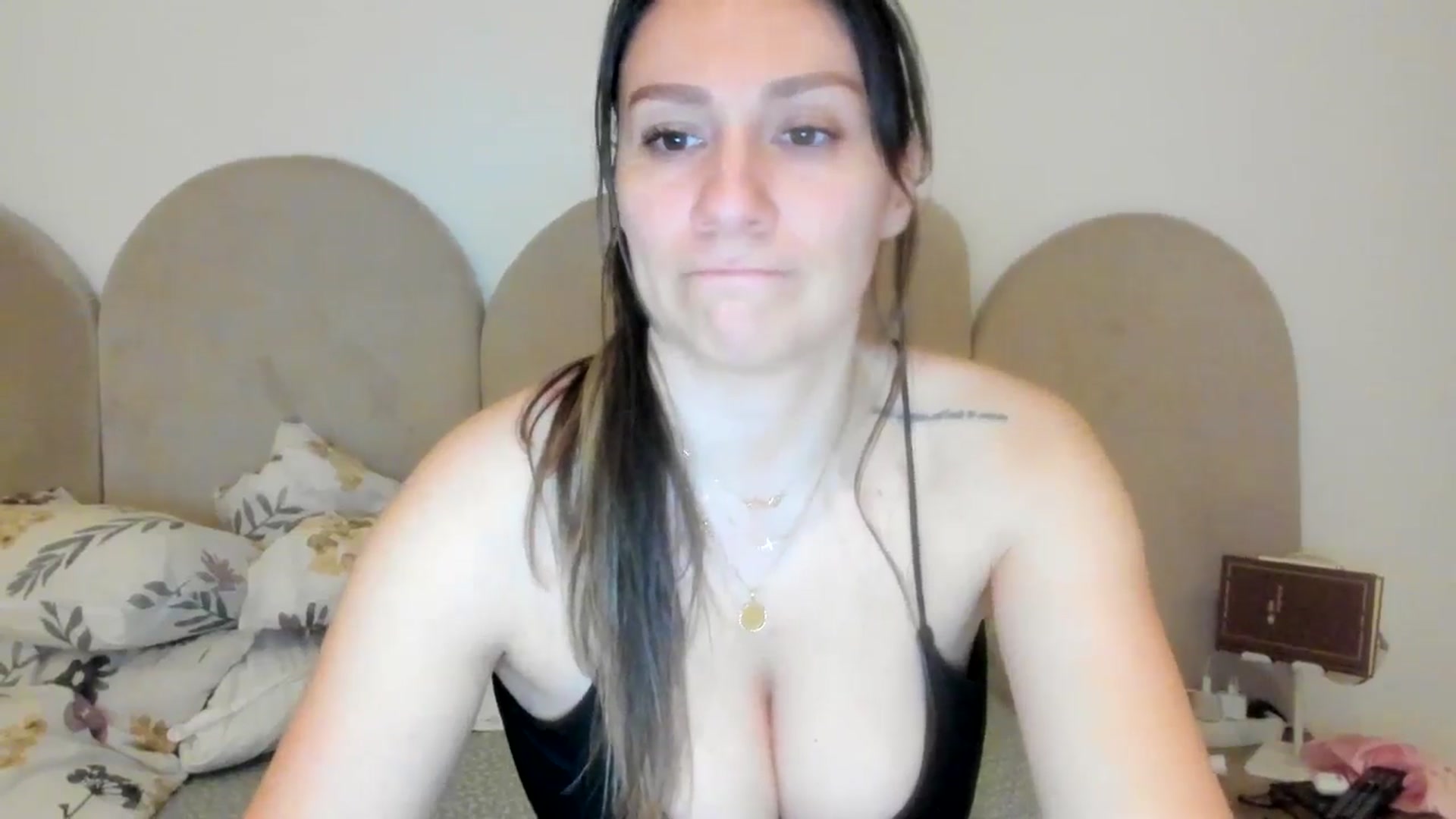 Gallery image thumbnail from ItsEvie's myfreecams stream on, 12/28/2025, 21:16 image 2 of 20