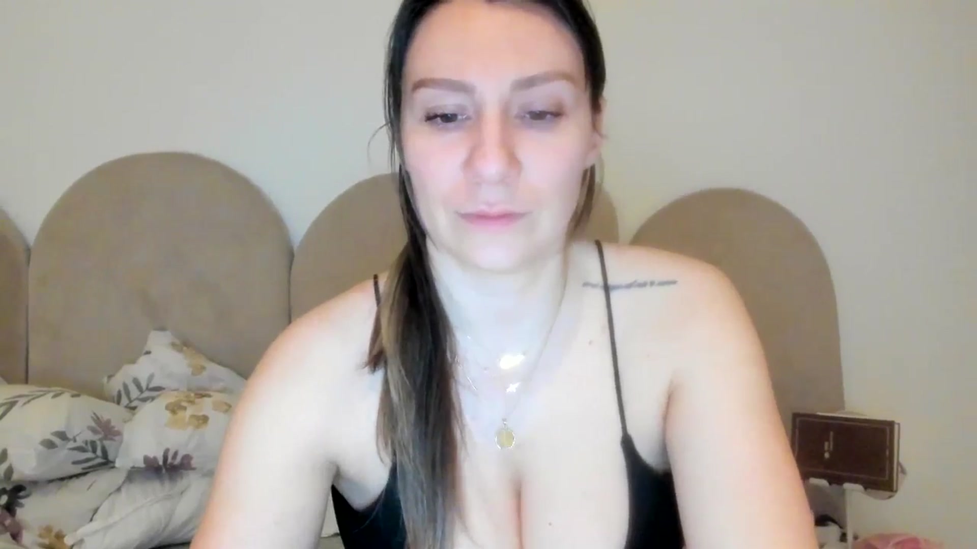 Gallery image thumbnail from ItsEvie's myfreecams stream on, 12/28/2025, 21:16 image 12 of 20
