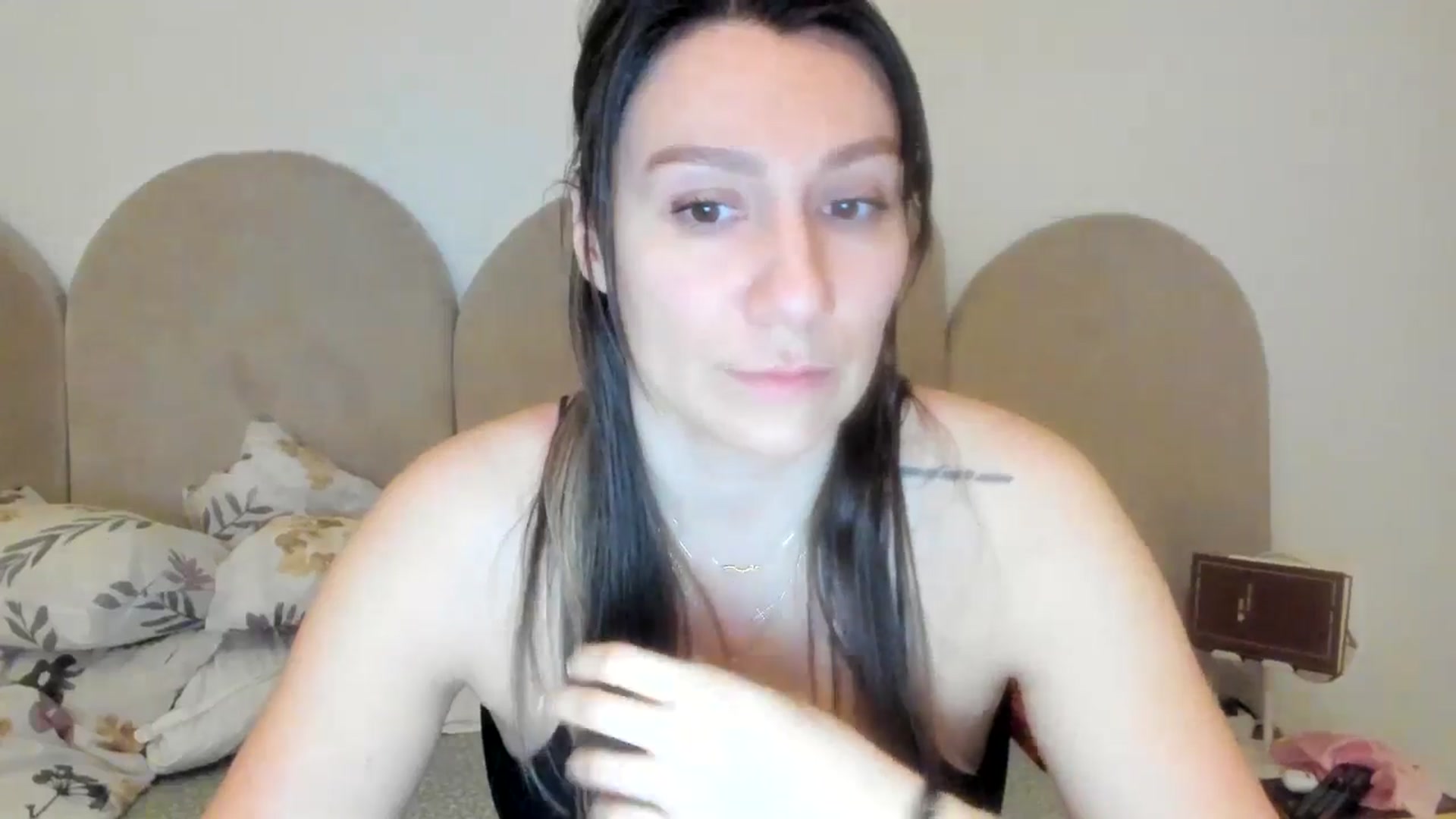 Gallery image thumbnail from ItsEvie's myfreecams stream on, 12/28/2025, 21:16 image 9 of 20