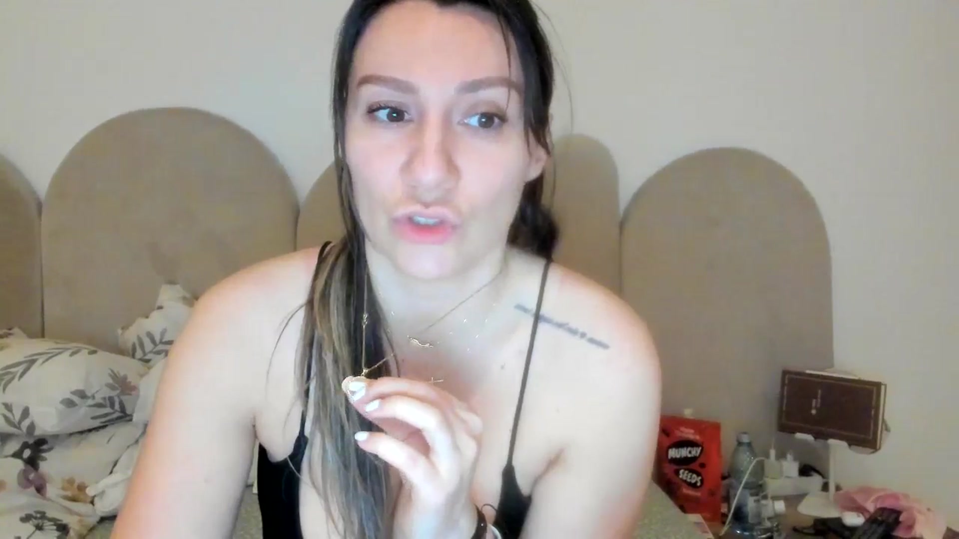 Gallery image thumbnail from ItsEvie's myfreecams stream on, 12/28/2025, 21:16 image 6 of 20