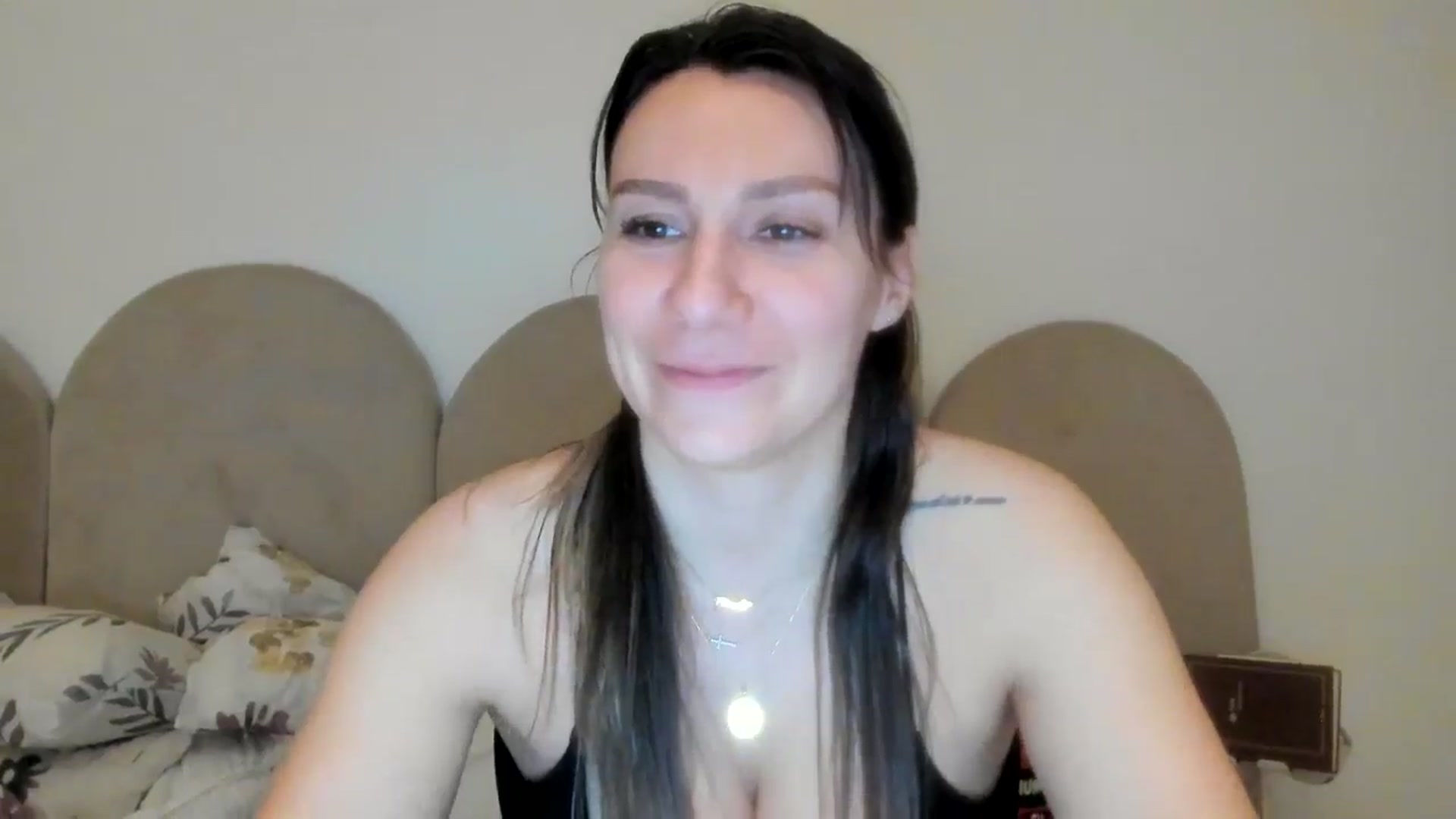Gallery image thumbnail from ItsEvie's myfreecams stream on, 12/28/2025, 21:16 image 17 of 20