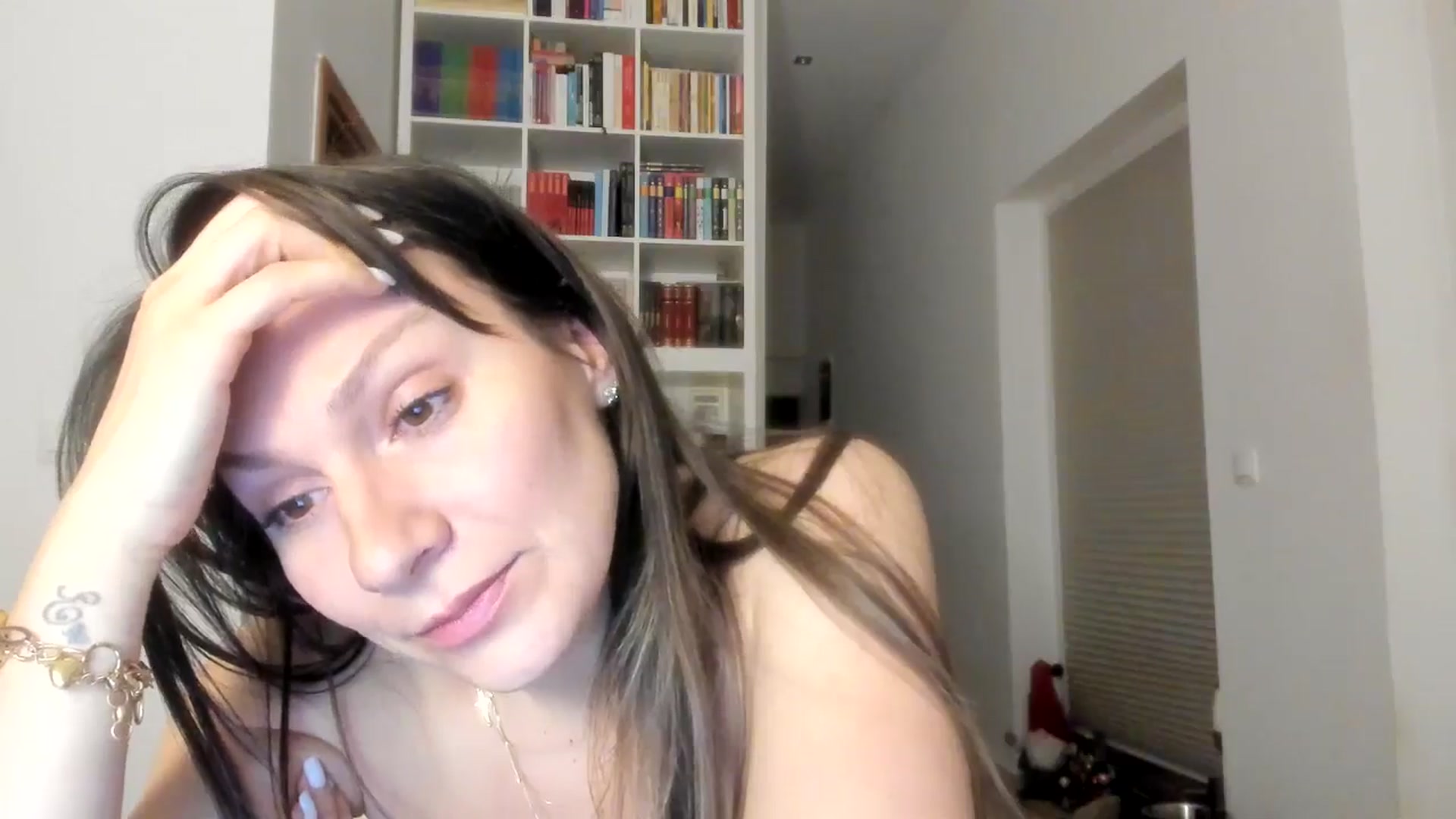 Gallery image thumbnail from ItsEvie's myfreecams stream on, 01/05/2026, 23:28 image 16 of 20