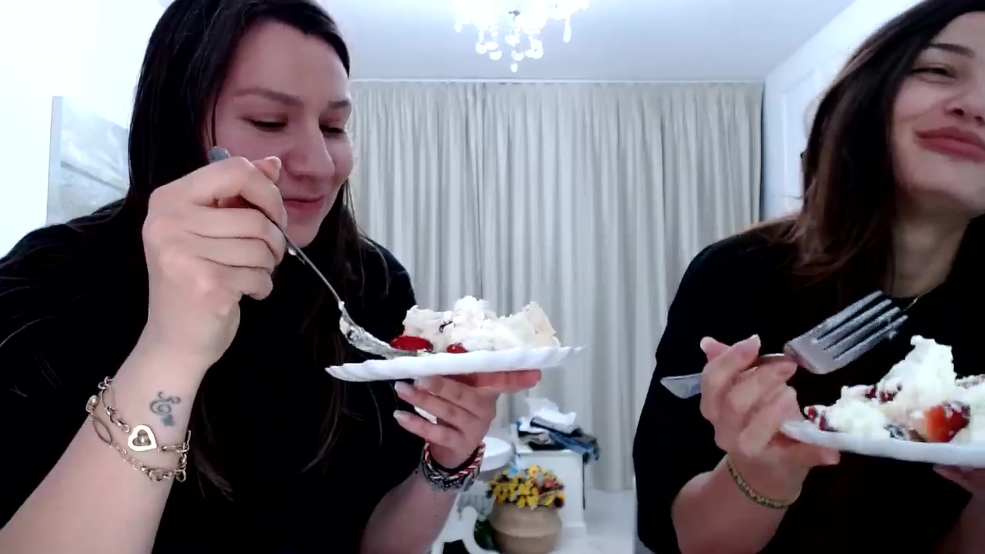 Gallery image thumbnail from ItsEvie's myfreecams stream on, 03/06/2026, 24:09 image 4 of 20