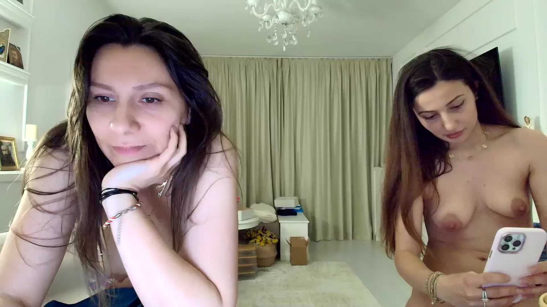 Gallery image thumbnail from ItsEvie's myfreecams stream on, 03/31/2026, 20:52 image 14 of 20