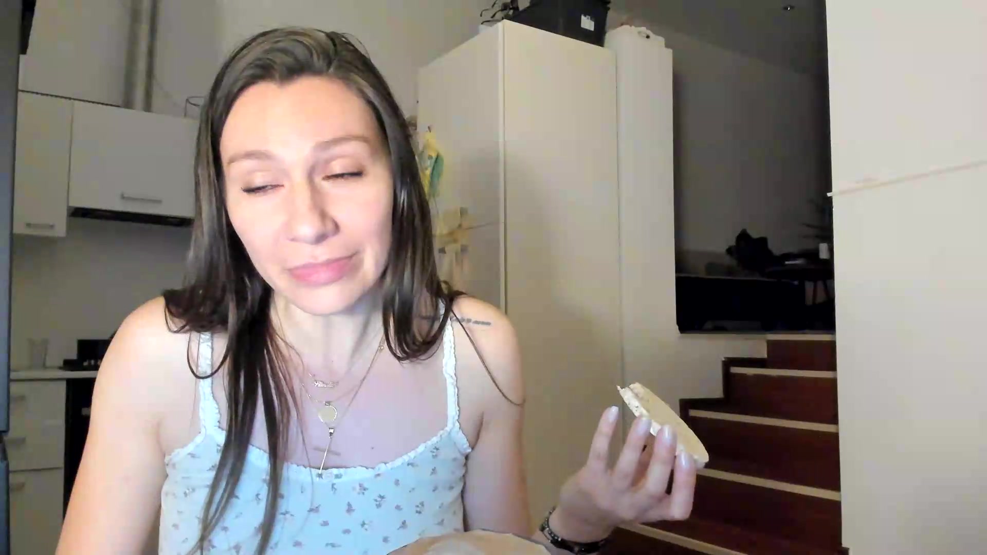 Gallery image thumbnail from ItsEvie's myfreecams stream on, 08/15/2026, 23:40 image 17 of 20