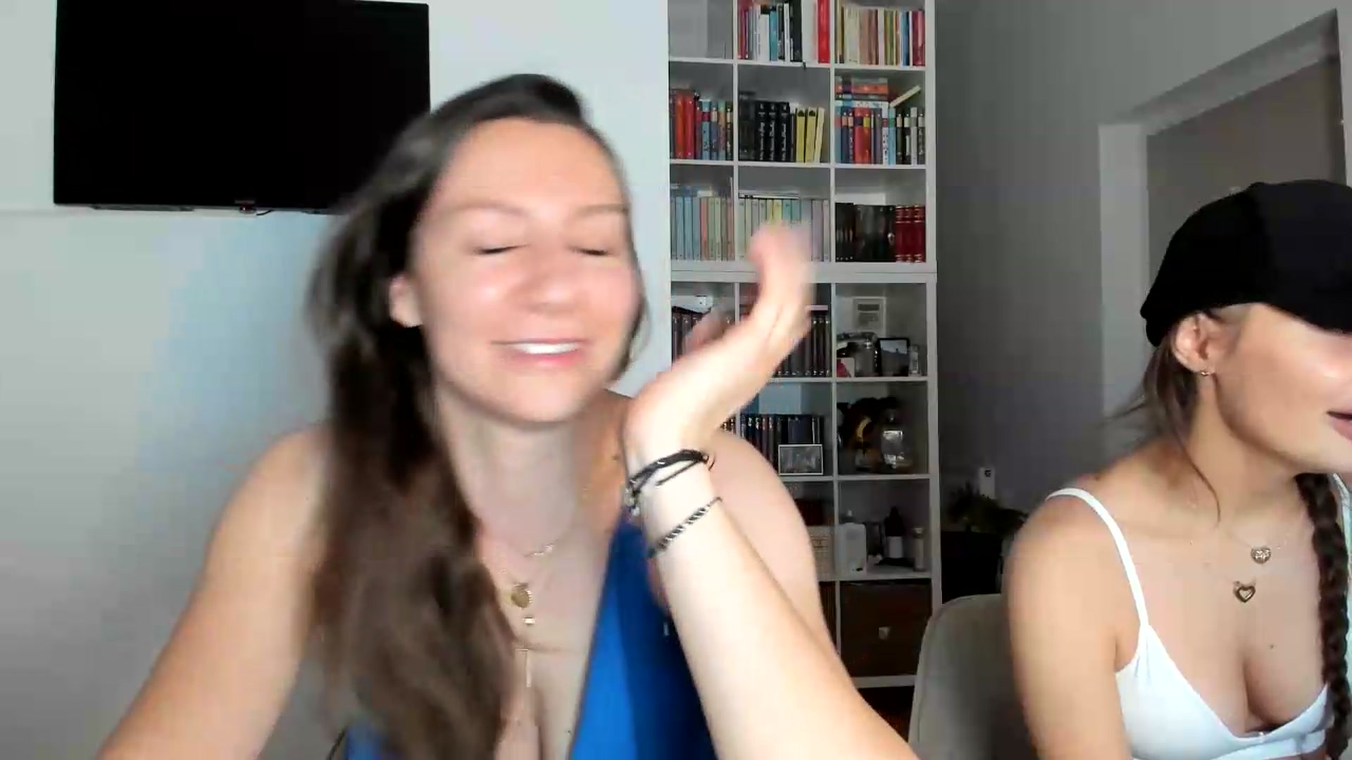 Gallery image thumbnail from ItsEvie's myfreecams stream on, 08/25/2026, 21:32 image 14 of 20