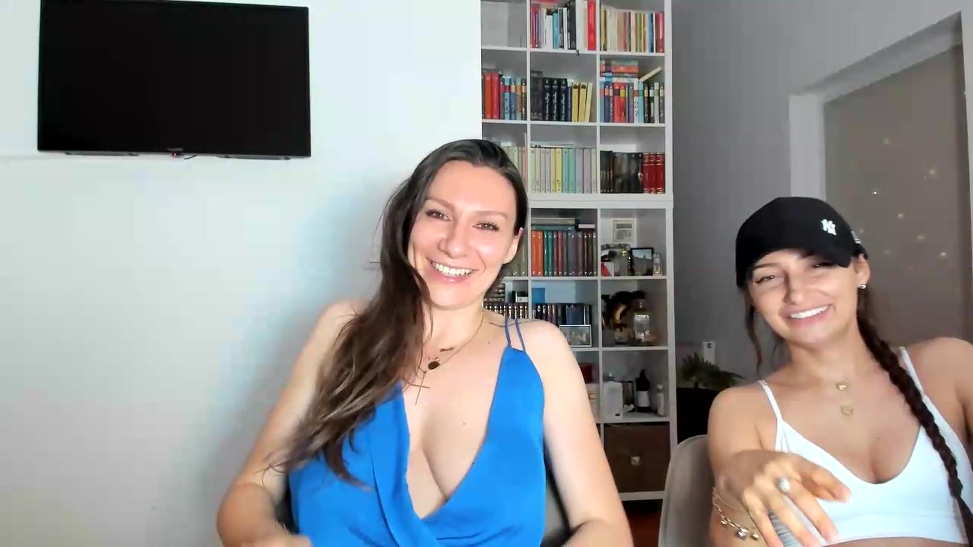 Gallery image thumbnail from ItsEvie's myfreecams stream on, 08/25/2026, 21:32 image 13 of 20