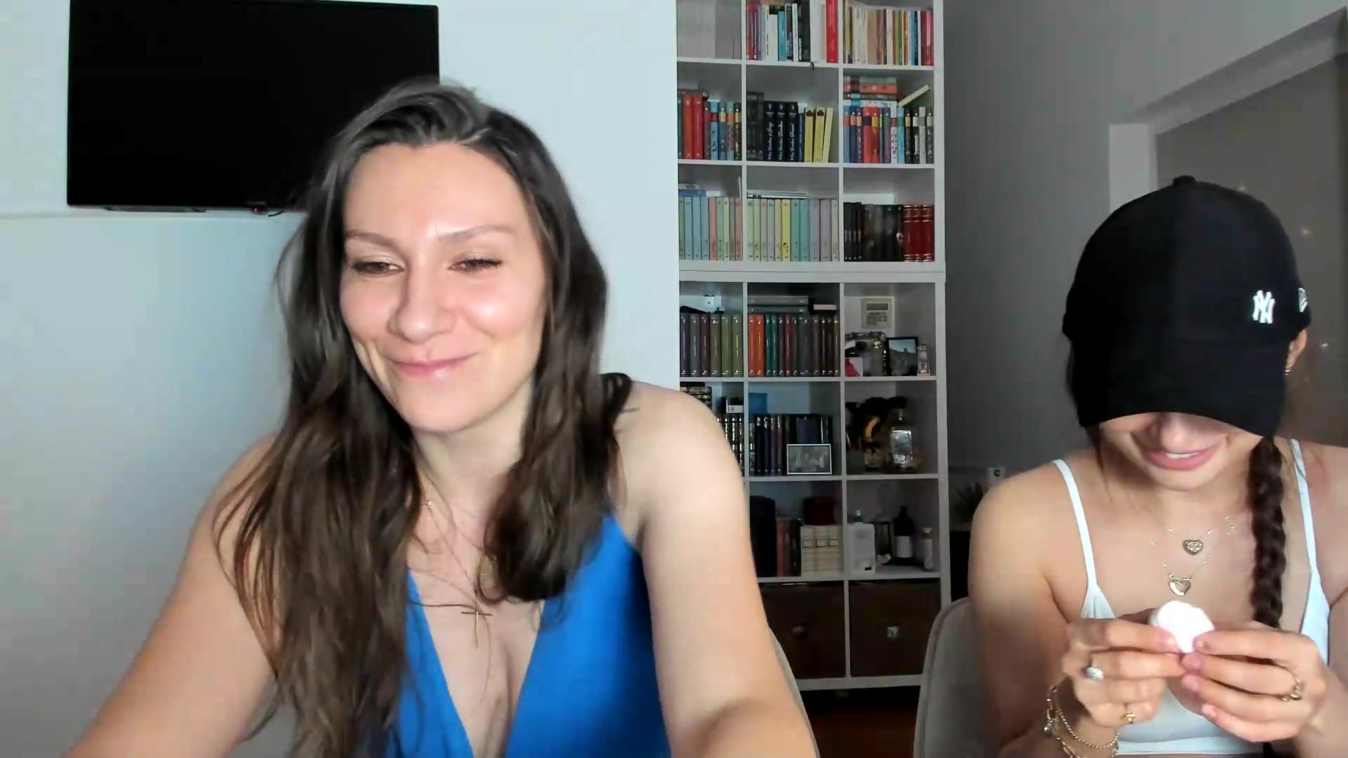 Gallery image thumbnail from ItsEvie's myfreecams stream on, 08/25/2026, 21:32 image 18 of 20