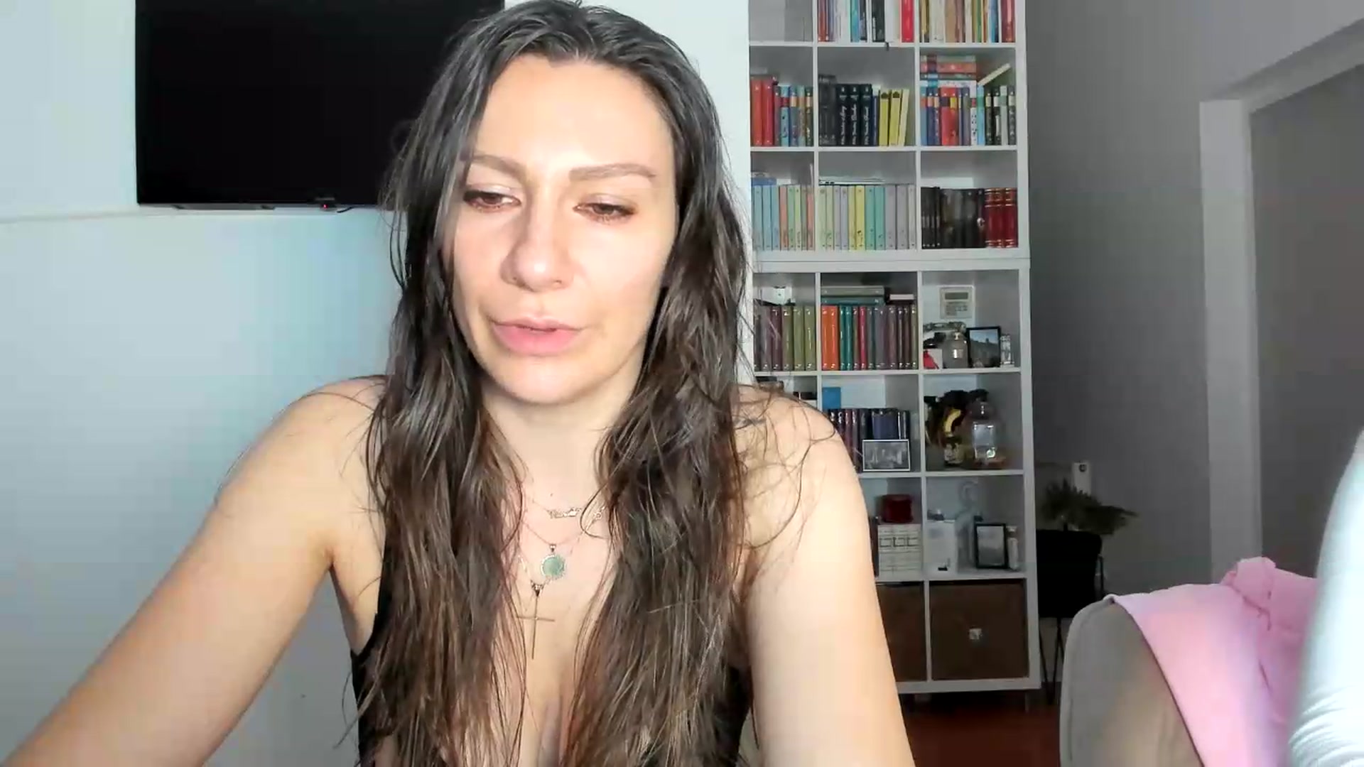 Gallery image thumbnail from ItsEvie's myfreecams stream on, 08/27/2026, 24:49 image 2 of 20
