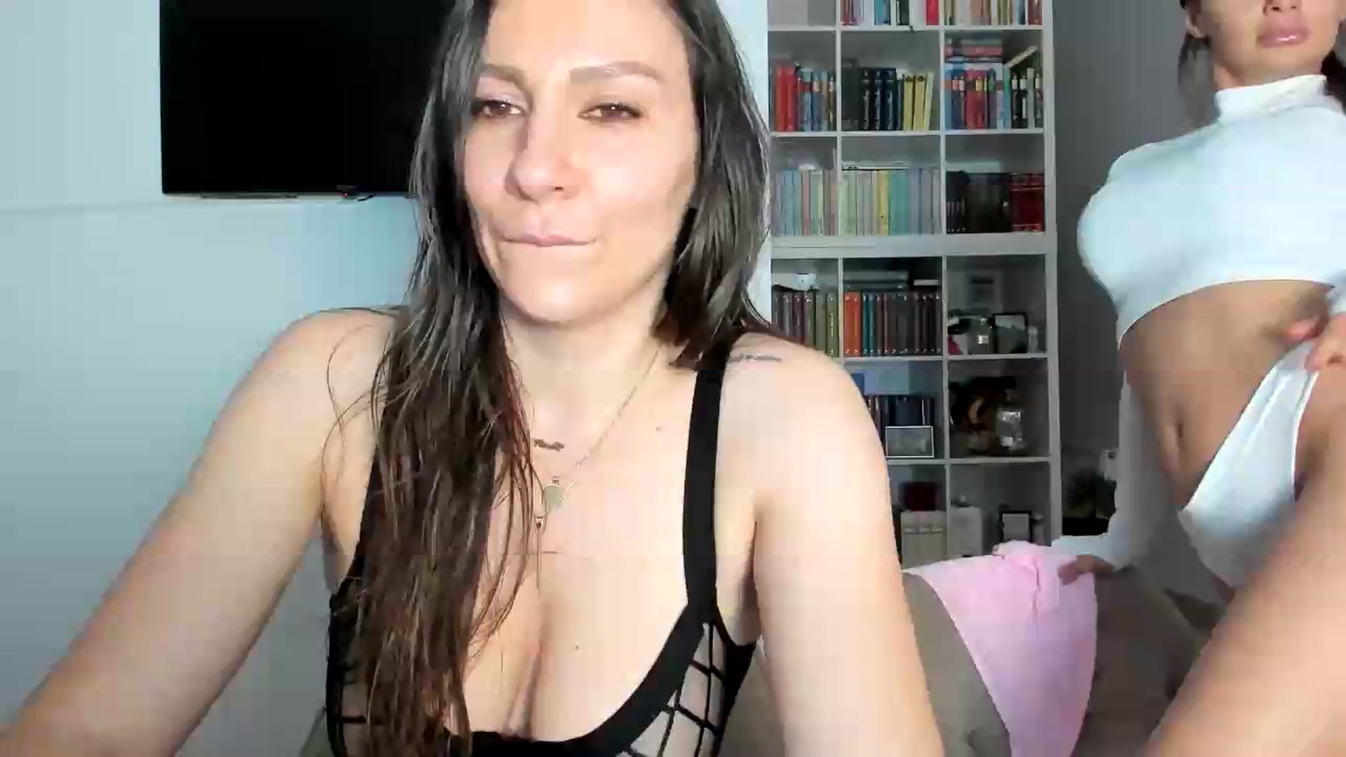 Gallery image thumbnail from ItsEvie's myfreecams stream on, 08/27/2026, 24:49 image 16 of 20