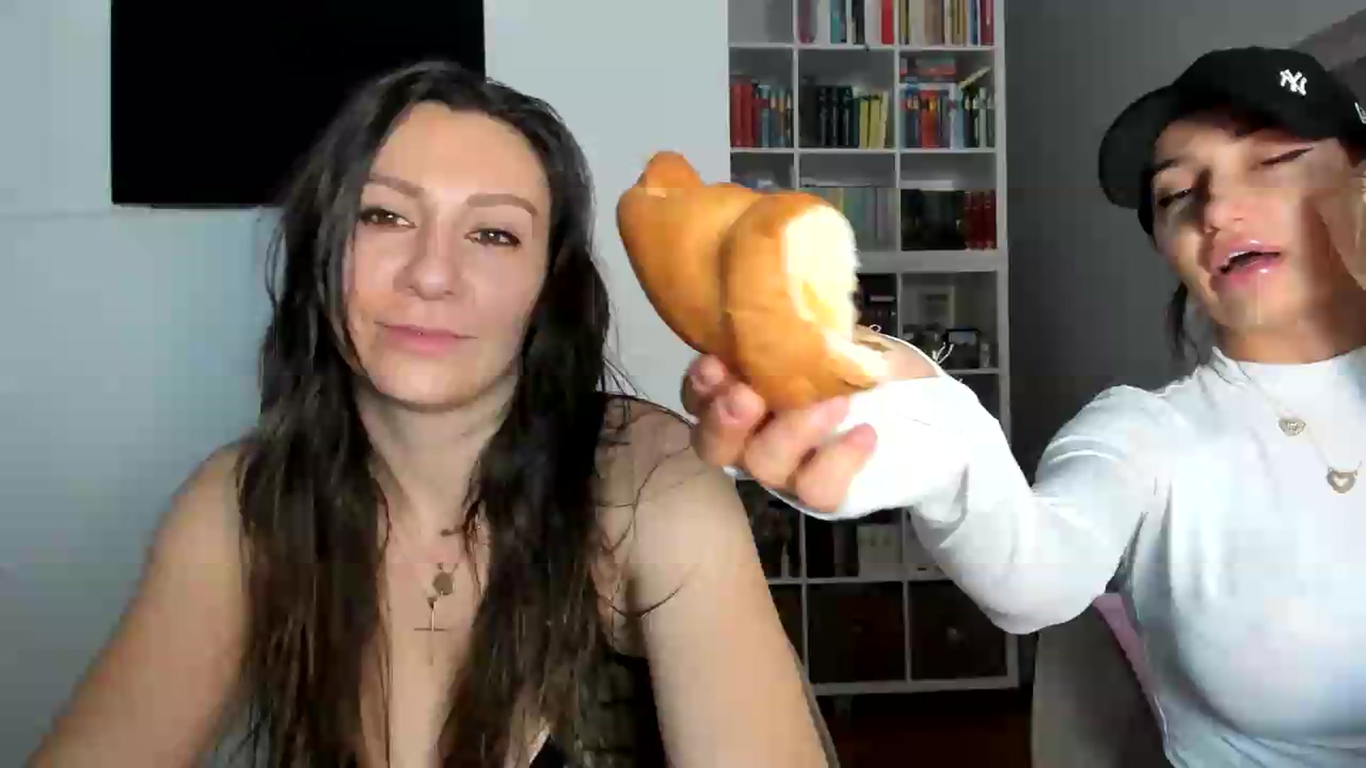Gallery image thumbnail from ItsEvie's myfreecams stream on, 08/27/2026, 24:49 image 1 of 20