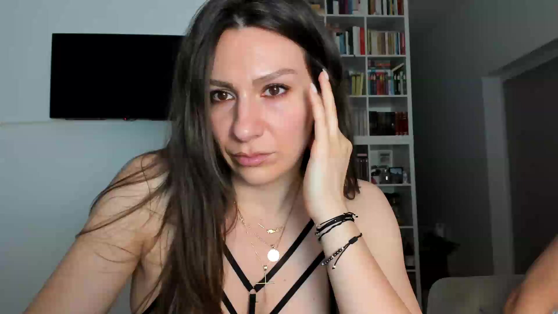 Gallery image thumbnail from ItsEvie's myfreecams stream on, 08/28/2026, 24:29 image 11 of 20
