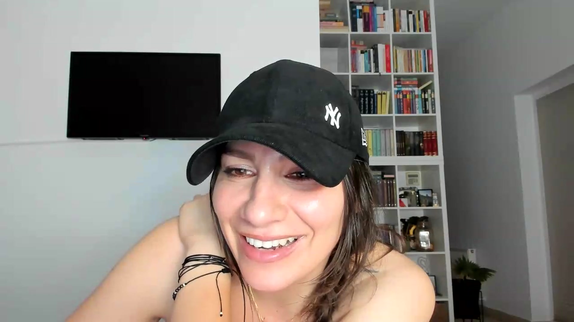 Gallery image thumbnail from ItsEvie's myfreecams stream on, 08/29/2026, 23:11 image 16 of 20