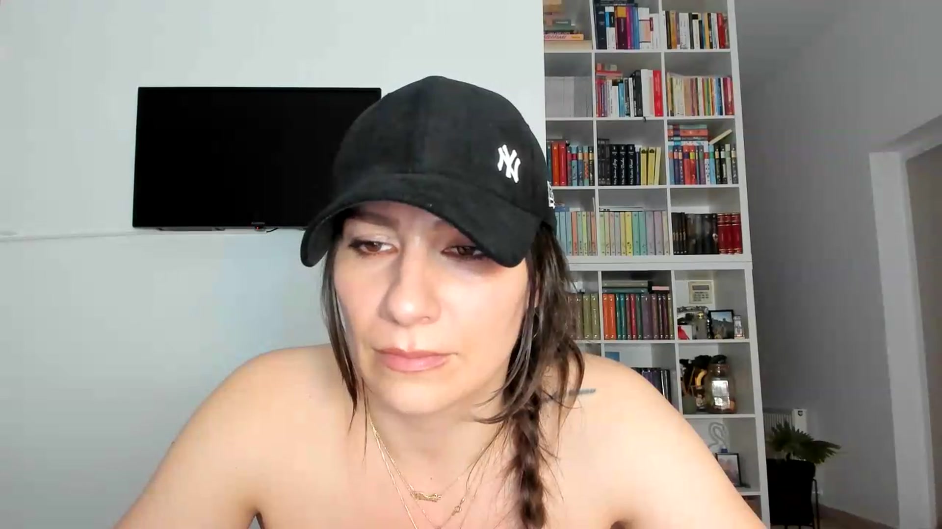 Gallery image thumbnail from ItsEvie's myfreecams stream on, 08/29/2026, 23:11 image 11 of 20