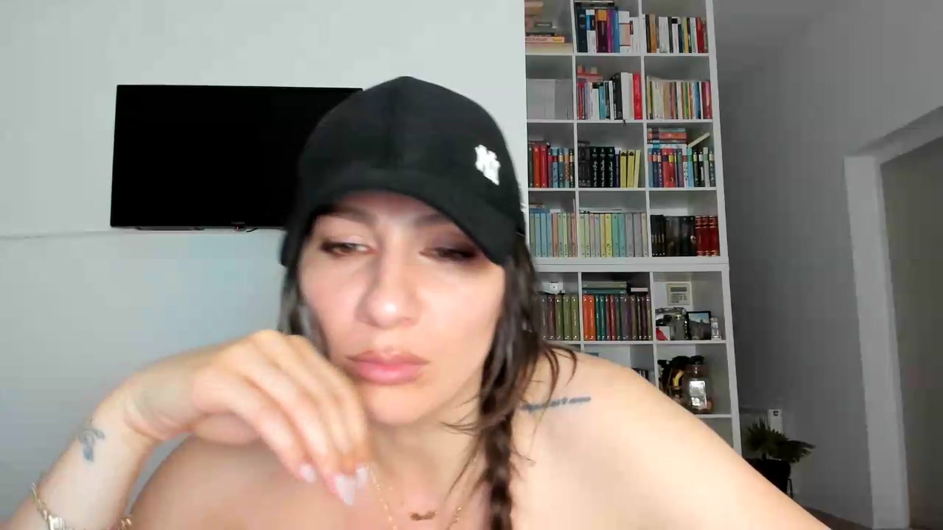 Gallery image thumbnail from ItsEvie's myfreecams stream on, 08/29/2026, 23:11 image 14 of 20