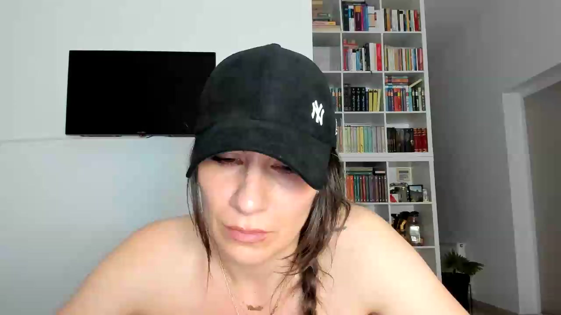 Gallery image thumbnail from ItsEvie's myfreecams stream on, 08/29/2026, 23:11 image 13 of 20