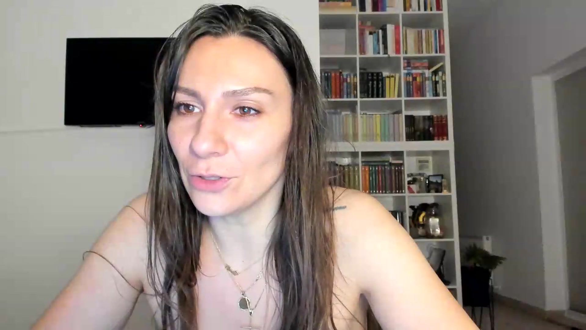 Gallery image thumbnail from ItsEvie's myfreecams stream on, 08/31/2026, 24:03 image 13 of 20