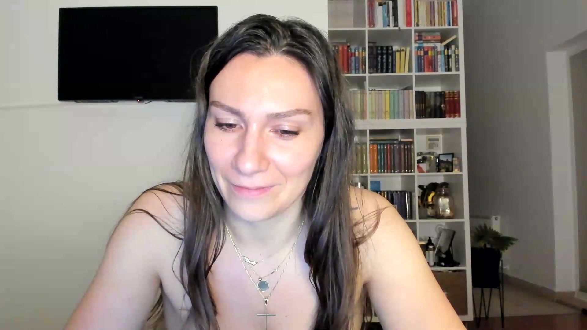 Gallery image thumbnail from ItsEvie's myfreecams stream on, 08/31/2026, 24:03 image 17 of 20