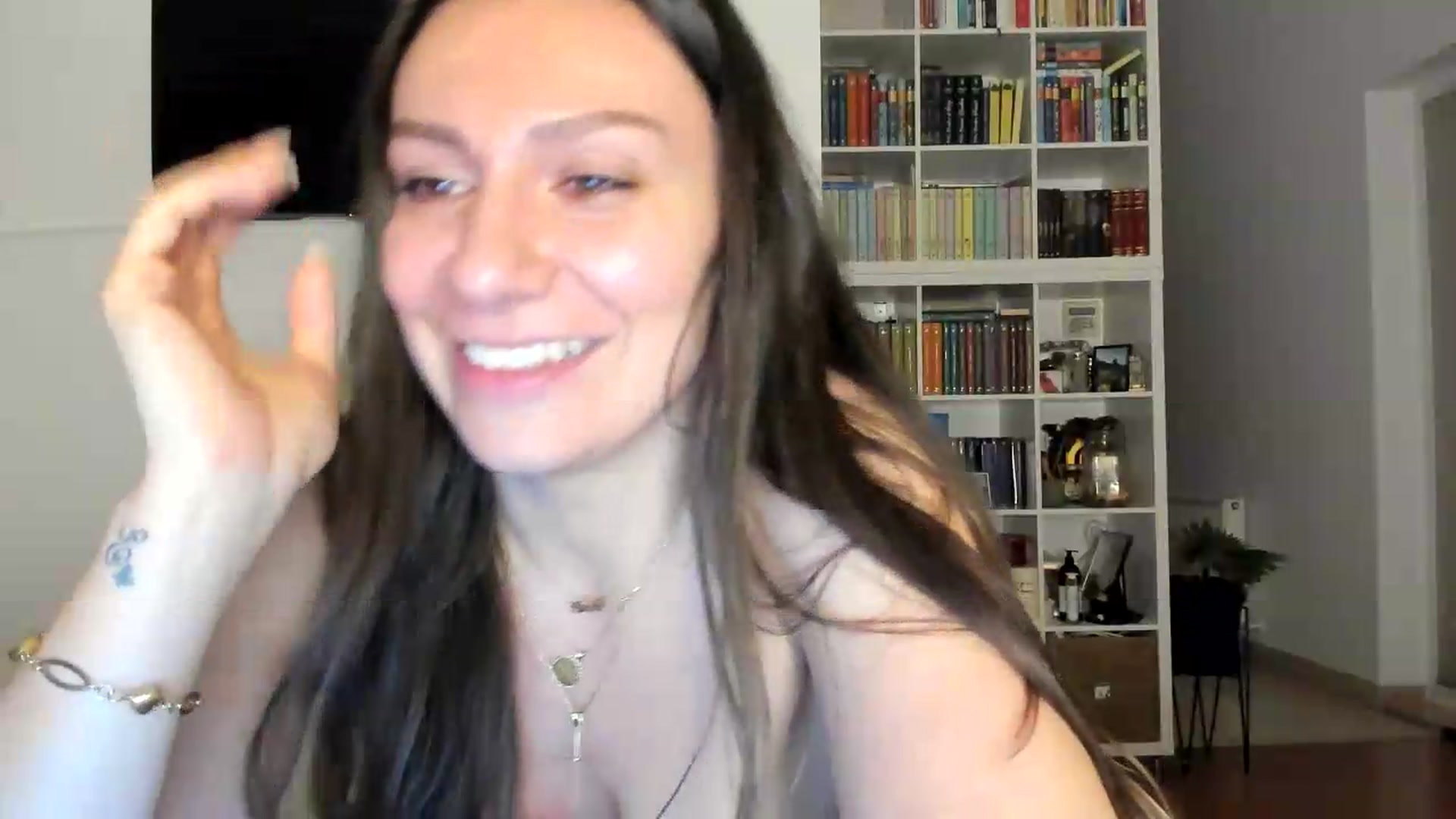 Gallery image thumbnail from ItsEvie's myfreecams stream on, 08/31/2026, 01:05 image 3 of 20