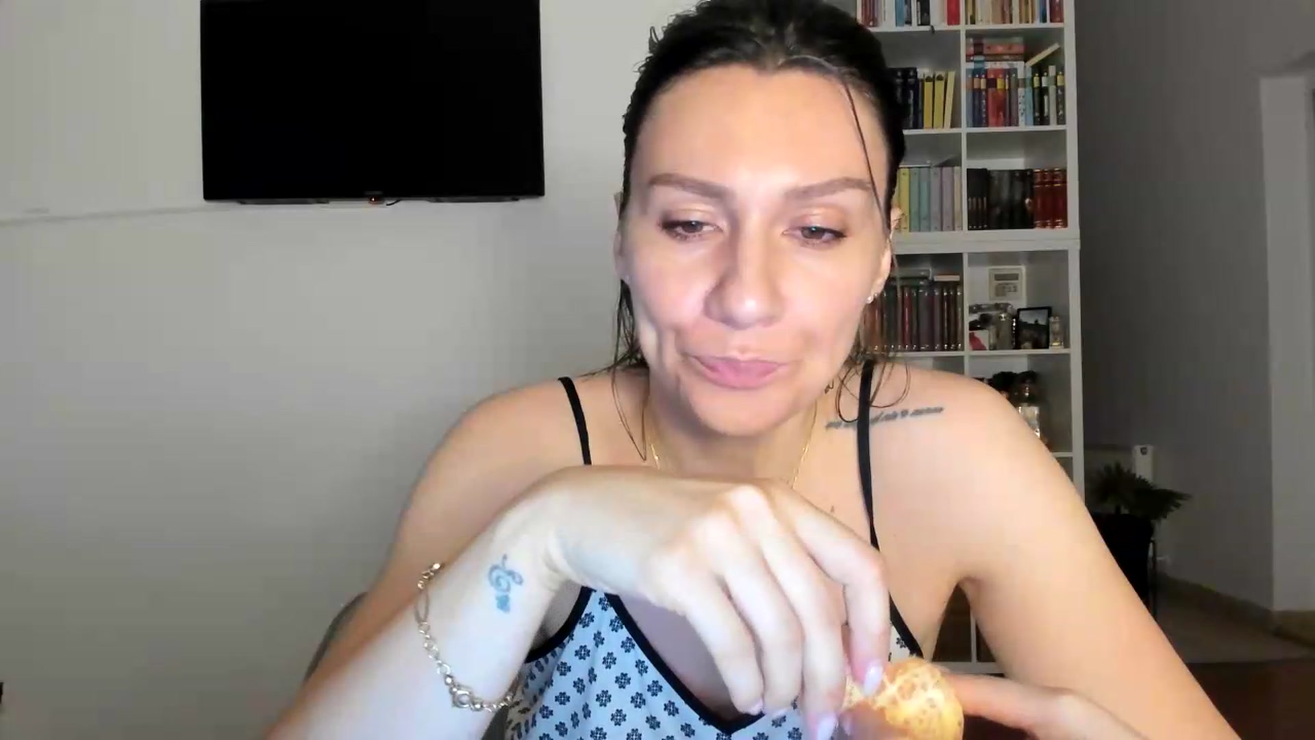 Gallery image thumbnail from ItsEvie's myfreecams stream on, 08/31/2026, 01:57 image 15 of 20