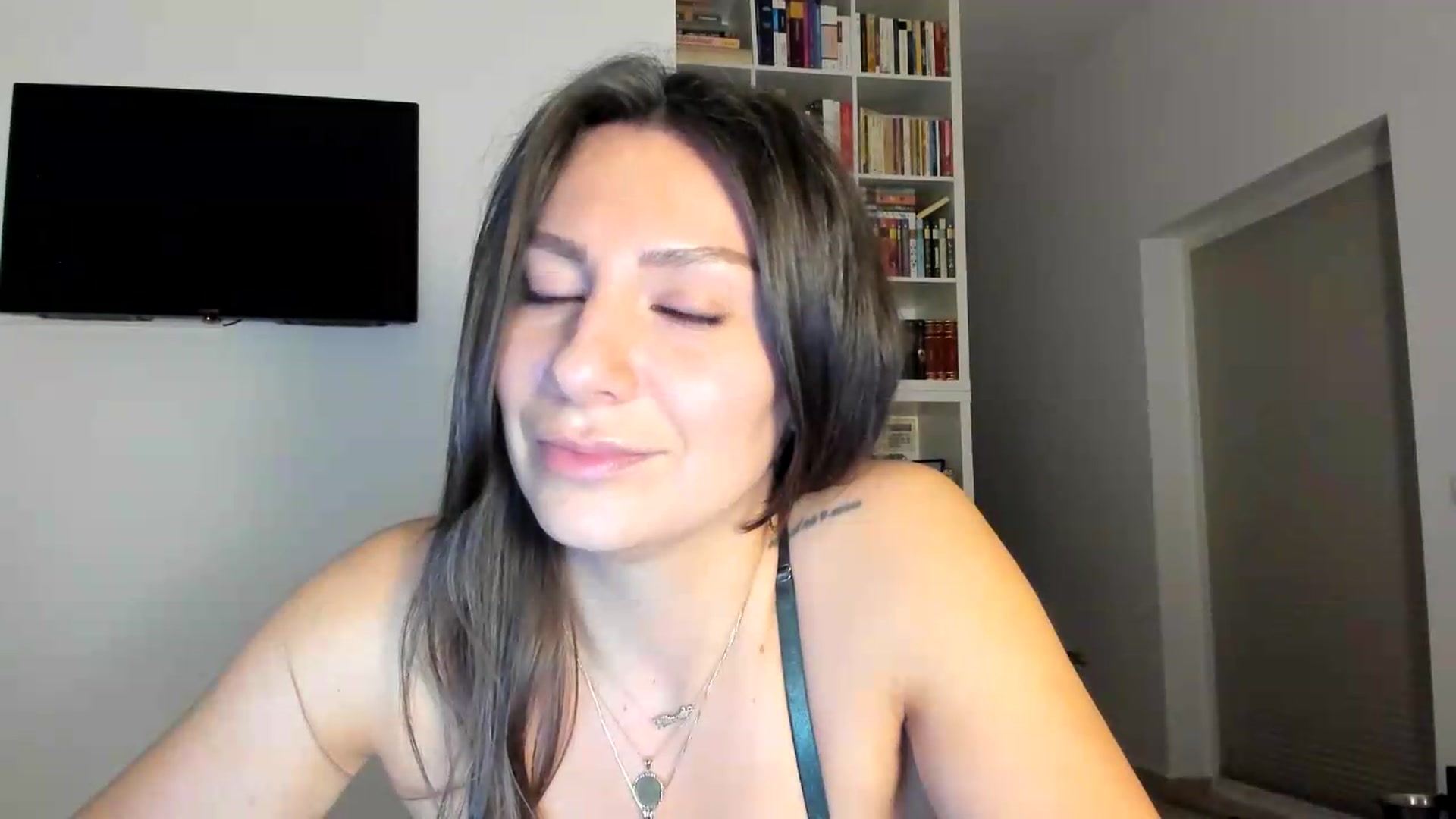 Gallery image thumbnail from ItsEvie's myfreecams stream on, 09/04/2026, 01:23 image 9 of 20