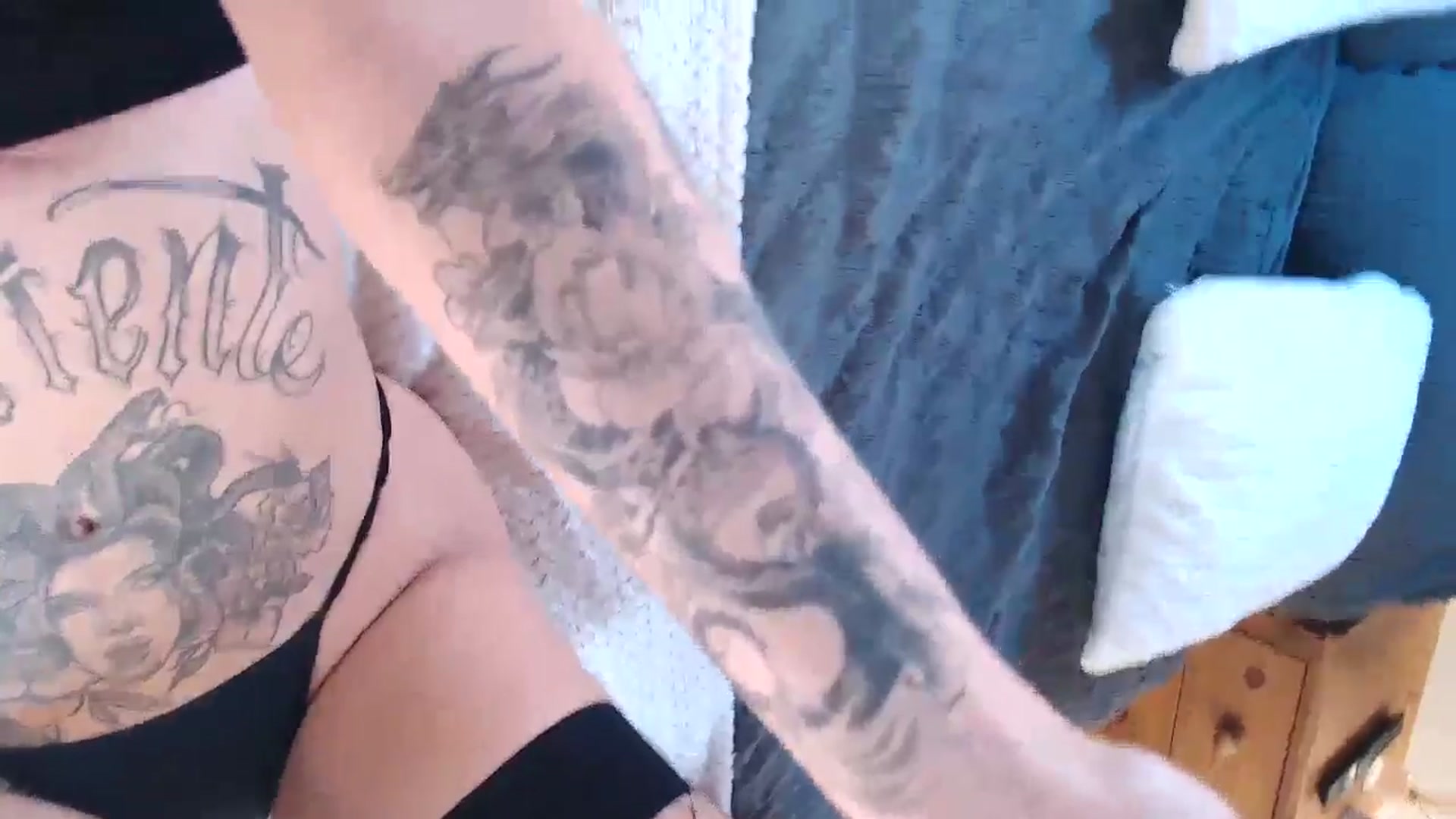 Gallery image thumbnail from ItsFayday's myfreecams stream on, 07/04/2024, 15:07 image 4 of 20