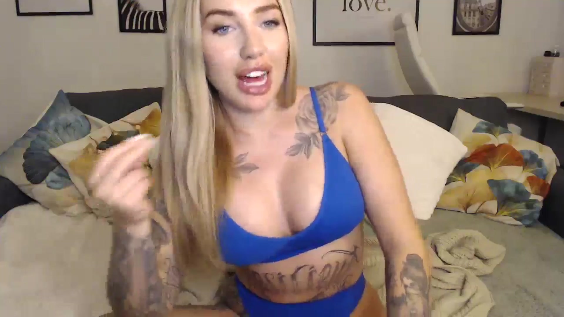 Gallery image thumbnail from ItsFayday's myfreecams stream on, 09/19/2024, 19:55 image 15 of 20