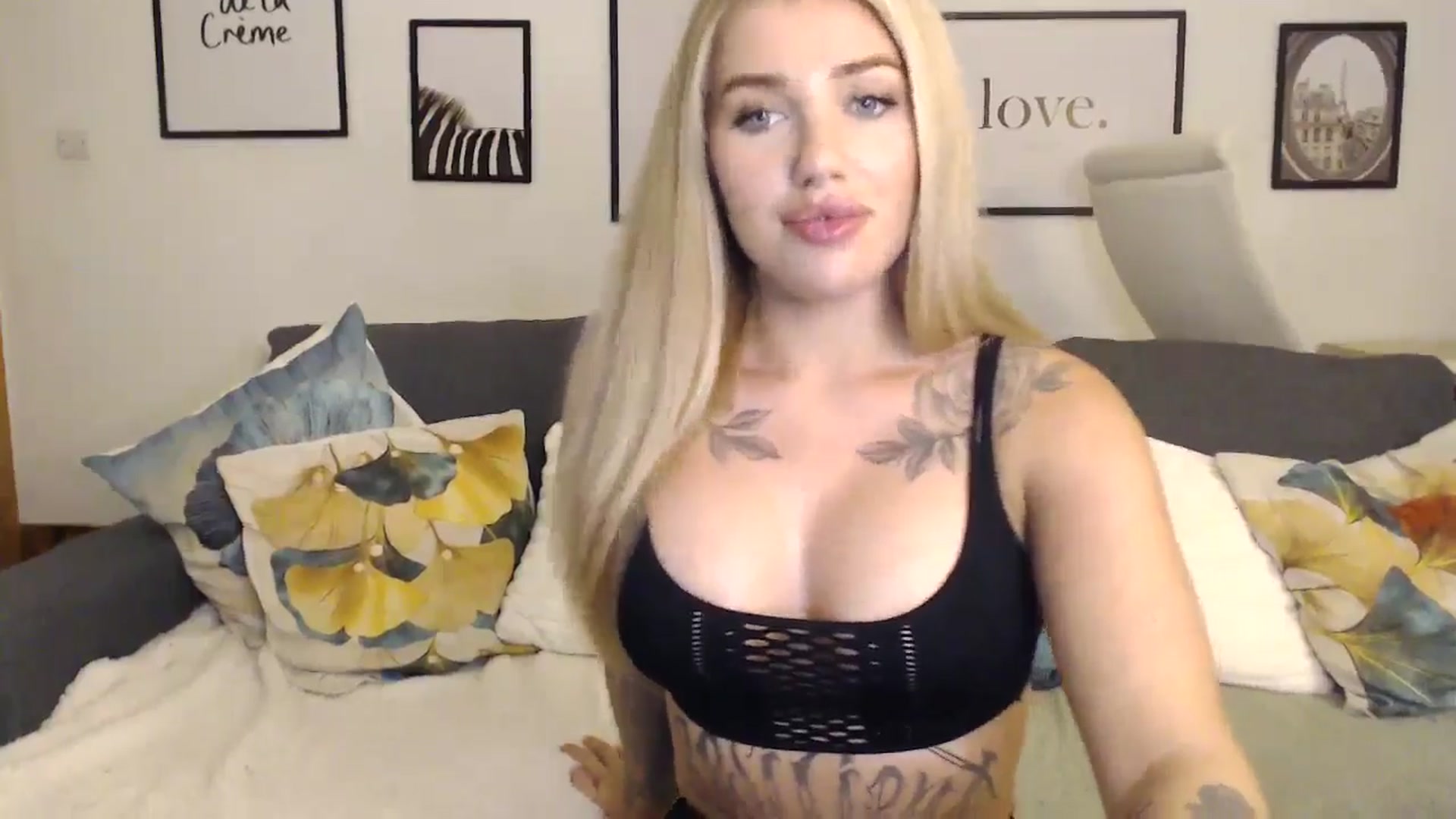 Gallery image thumbnail from ItsFayday's myfreecams stream on, 09/23/2024, 19:05 image 2 of 20