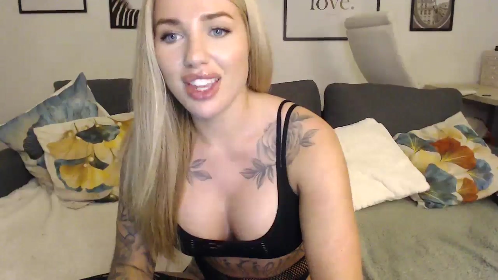 Gallery image thumbnail from ItsFayday's myfreecams stream on, 09/23/2024, 19:52 image 9 of 20