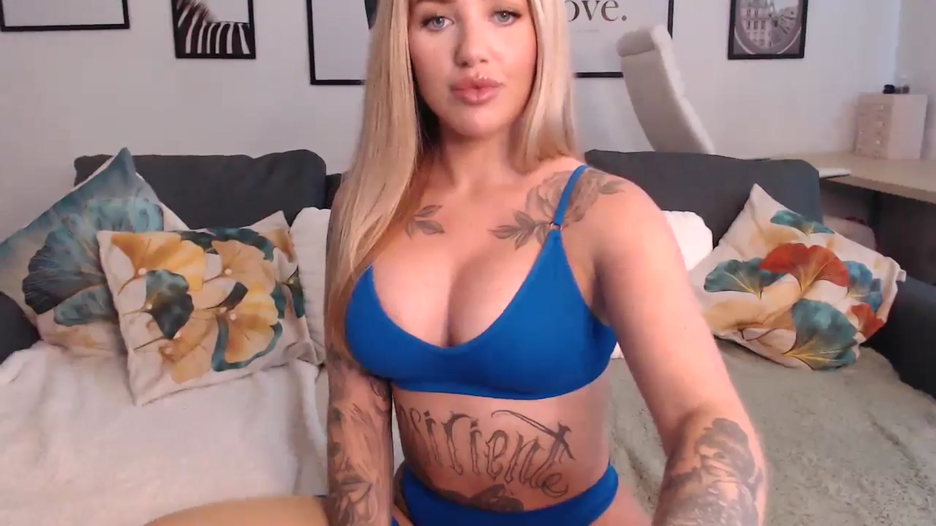 Gallery image thumbnail from ItsFayday's myfreecams stream on, 09/27/2024, 16:24 image 16 of 20