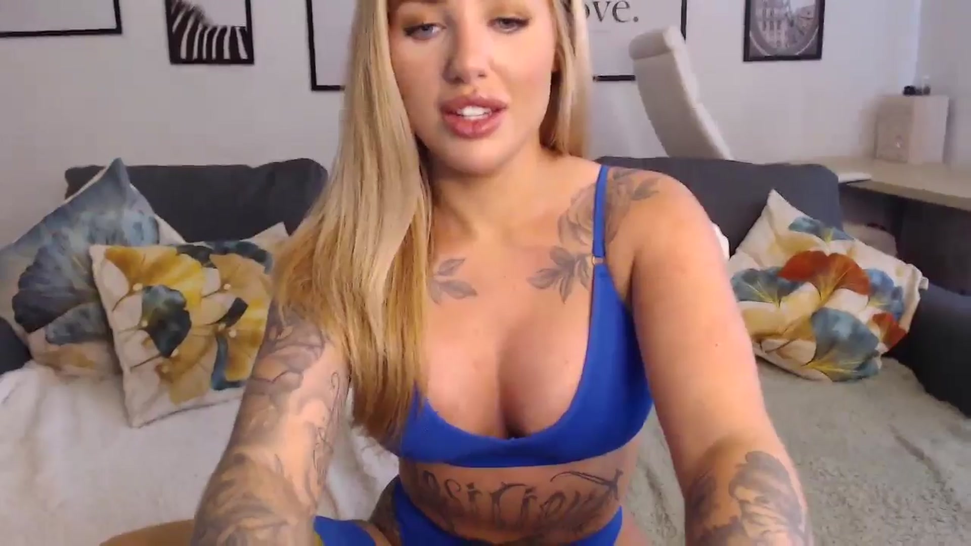Gallery image thumbnail from ItsFayday's myfreecams stream on, 09/27/2024, 16:24 image 3 of 20