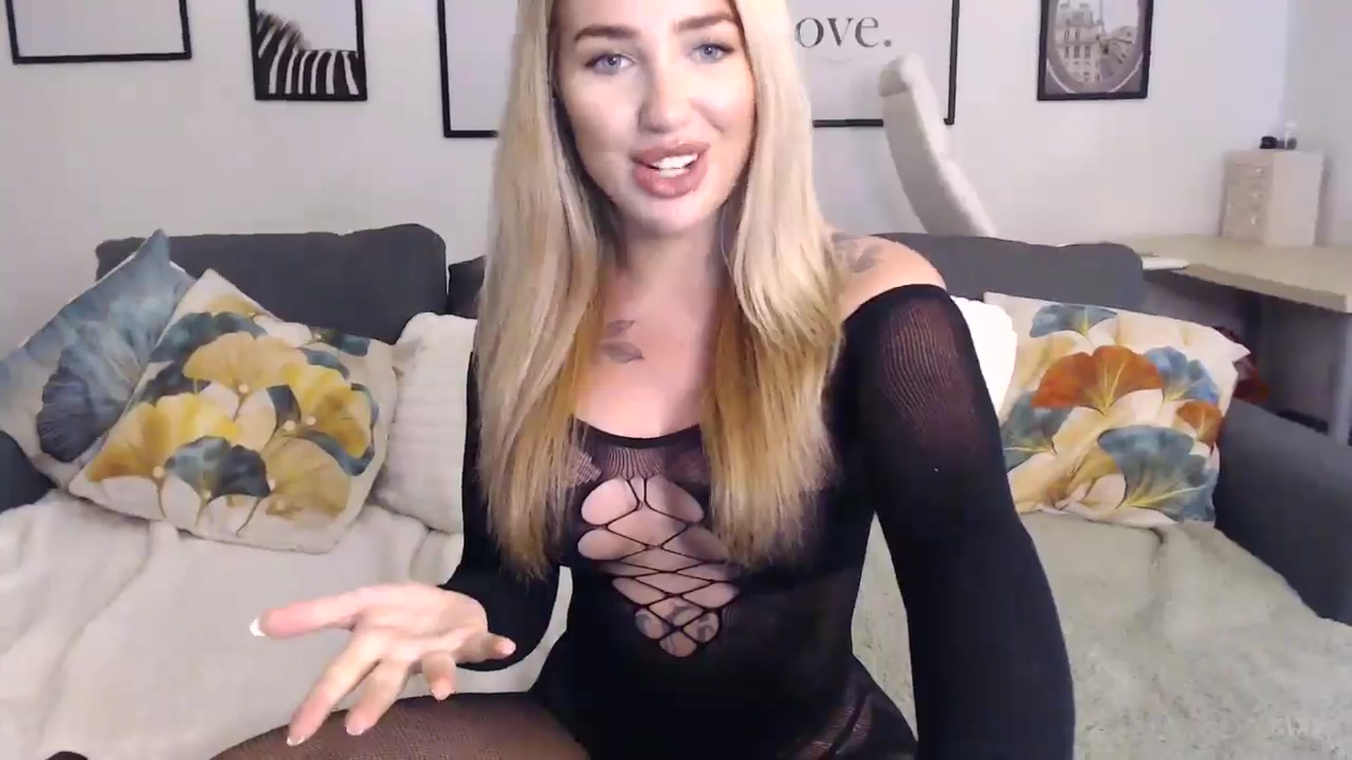 Gallery image thumbnail from ItsFayday's myfreecams stream on, 09/30/2024, 13:23 image 11 of 20
