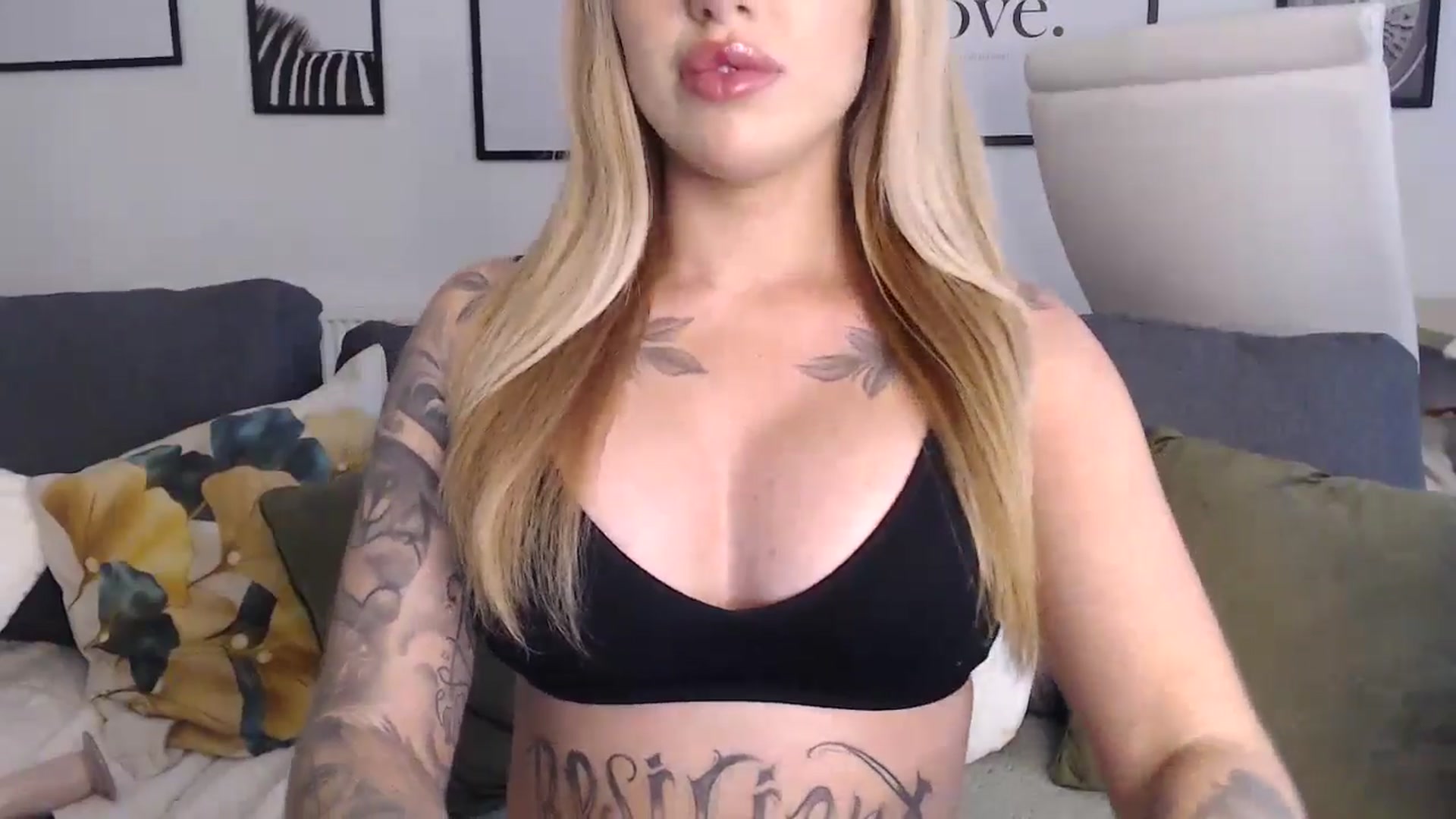 Gallery image thumbnail from ItsFayday's myfreecams stream on, 10/03/2024, 15:28 image 4 of 20