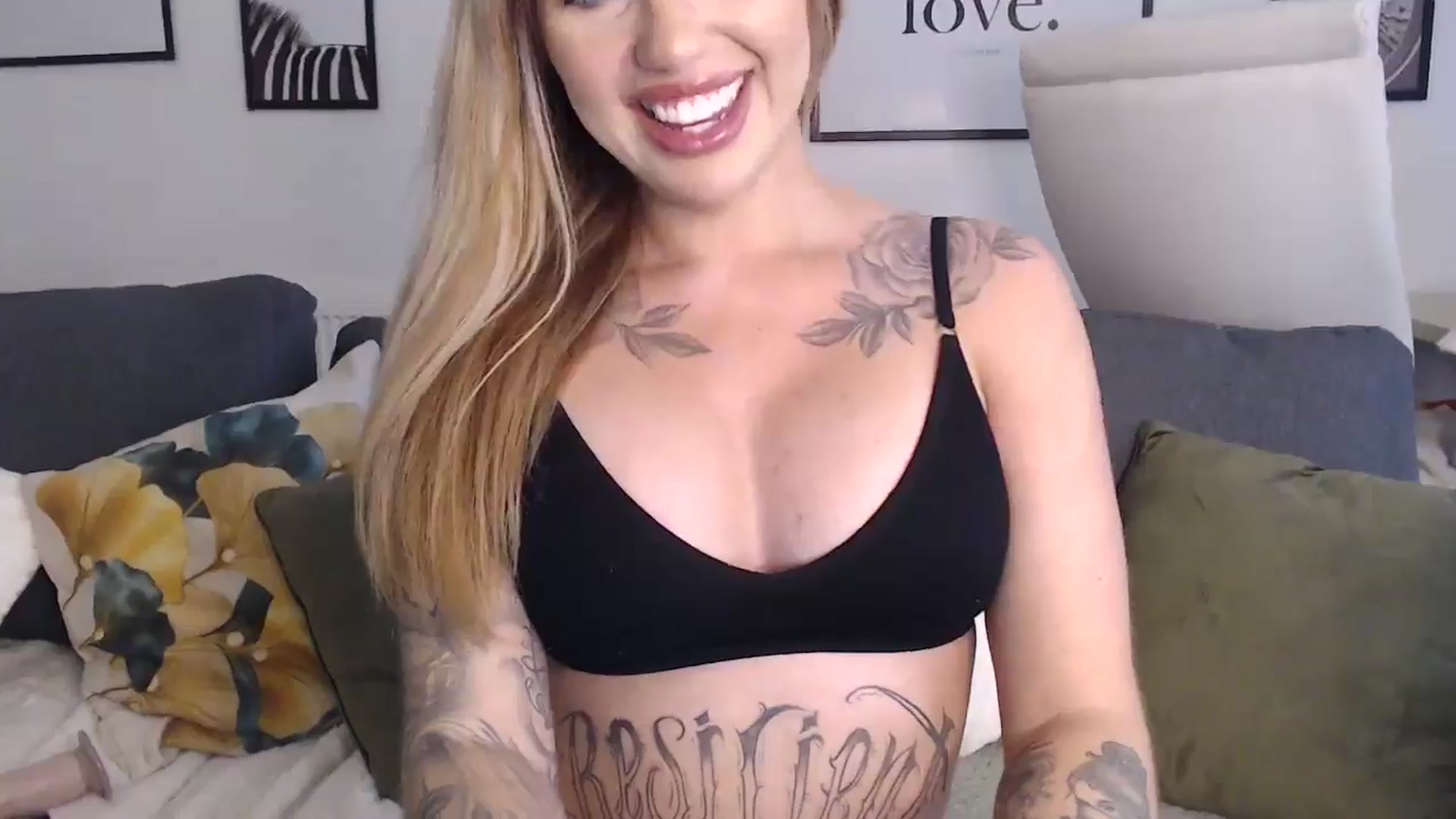 Gallery image thumbnail from ItsFayday's myfreecams stream on, 10/03/2024, 15:28 image 3 of 20