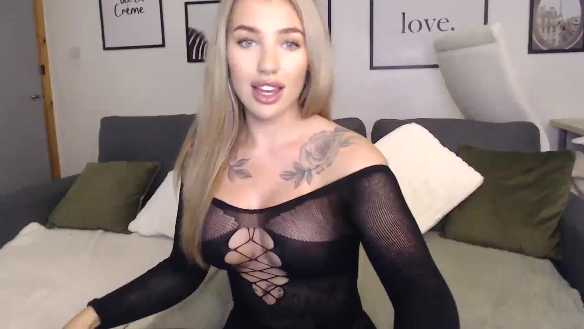 Gallery image thumbnail from ItsFayday's myfreecams stream on, 10/16/2024, 16:46 image 2 of 20