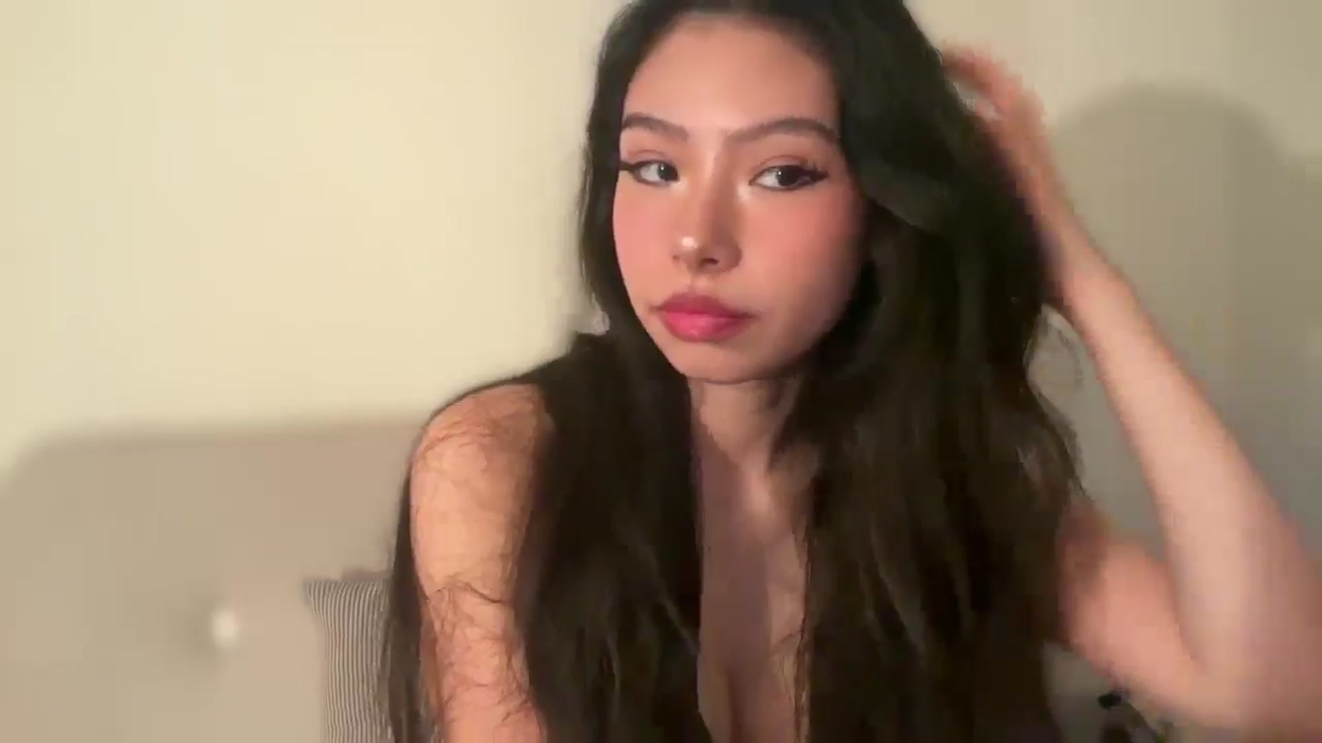 Gallery image thumbnail from ItsGoddessMia's myfreecams stream on, 06/24/2025, 11:40 image 6 of 20