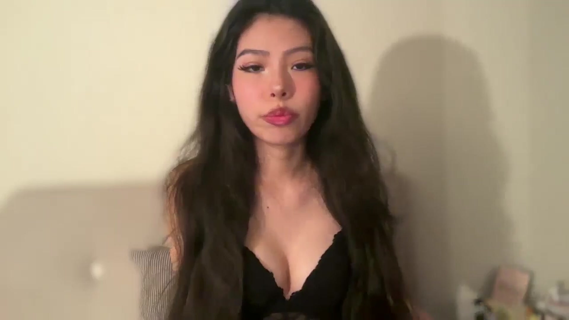 Gallery image thumbnail from ItsGoddessMia's myfreecams stream on, 06/24/2025, 11:40 image 7 of 20