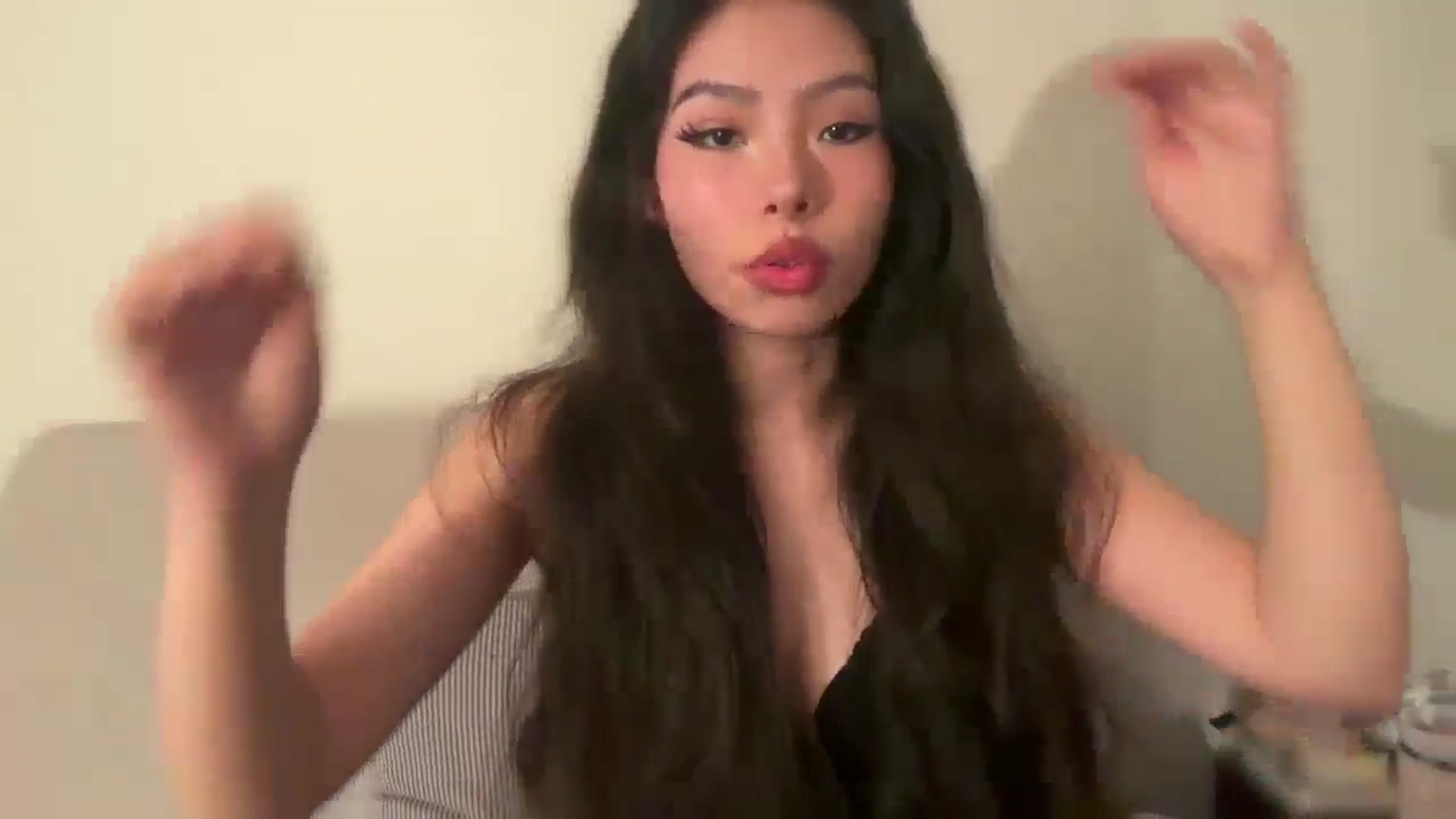 Gallery image thumbnail from ItsGoddessMia's myfreecams stream on, 06/24/2025, 11:40 image 11 of 20