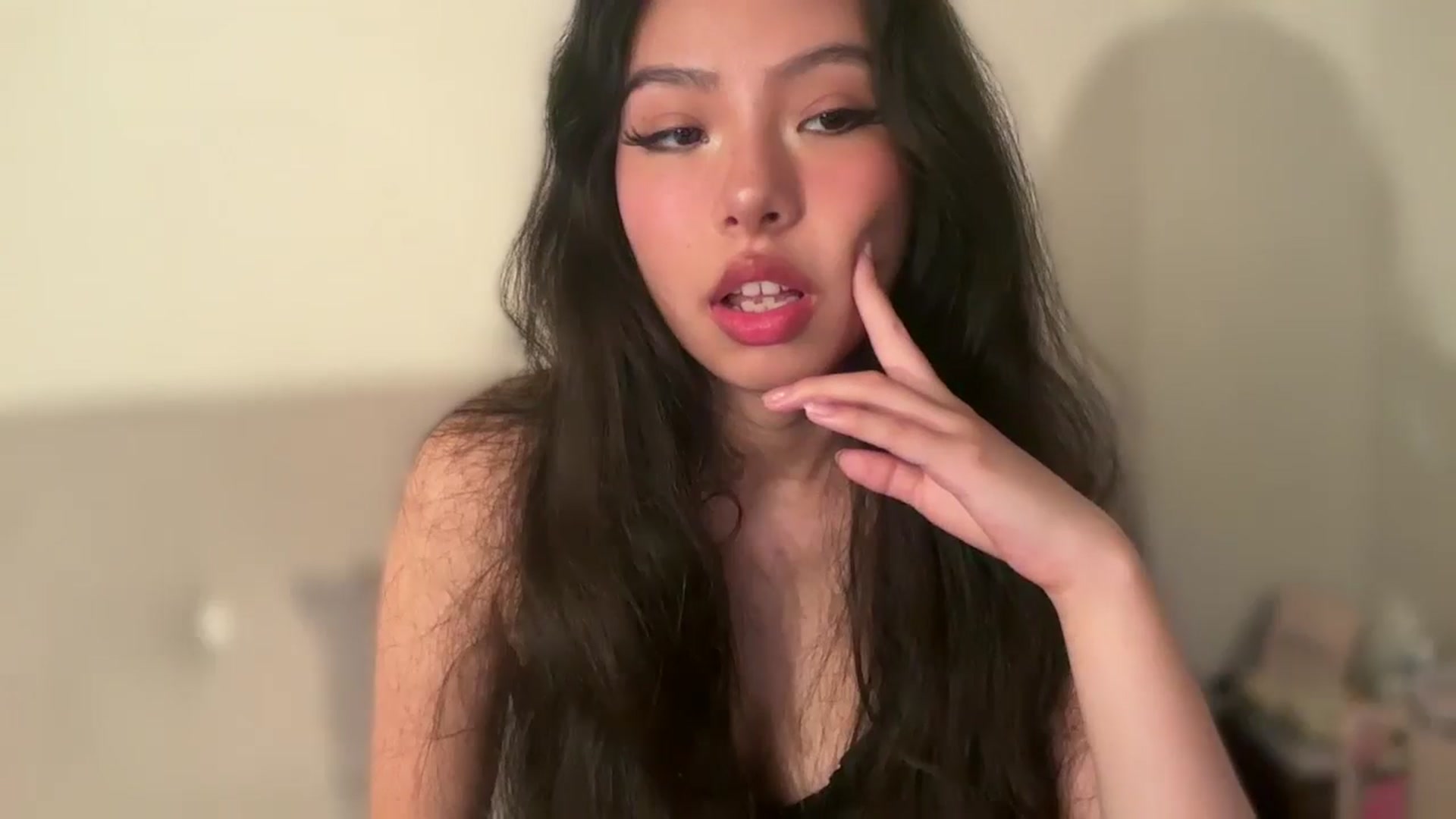 Gallery image thumbnail from ItsGoddessMia's myfreecams stream on, 06/24/2025, 12:43 image 14 of 20