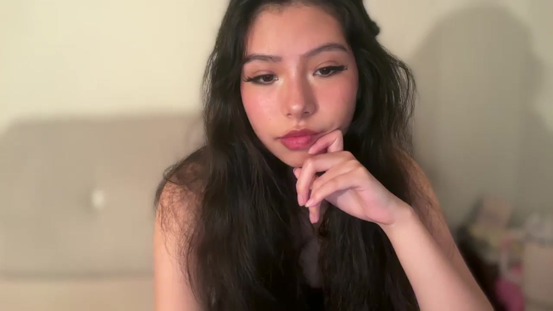 Gallery image thumbnail from ItsGoddessMia's myfreecams stream on, 06/24/2025, 15:09 image 17 of 20